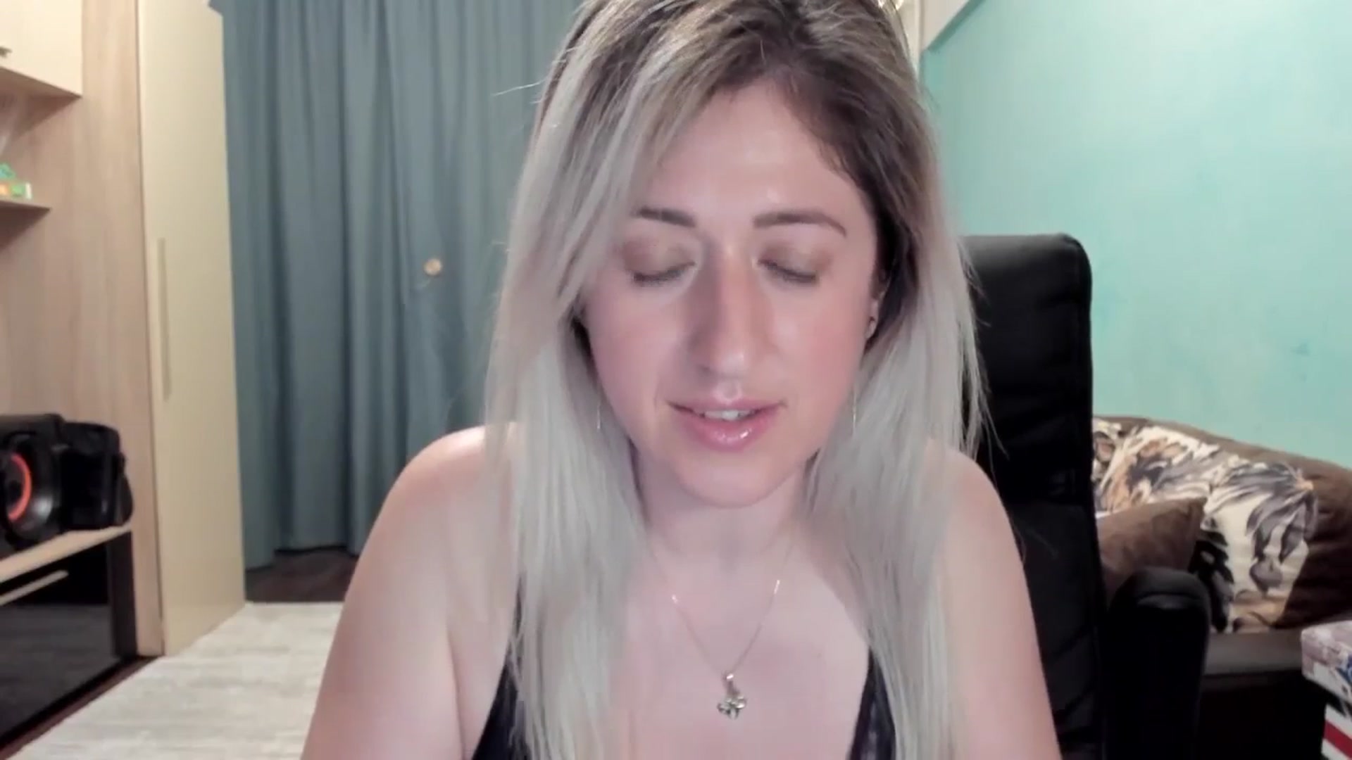 Gallery image thumbnail from SweetDelia_'s myfreecams stream on, 04/14/2026, 02:23 image 6 of 20