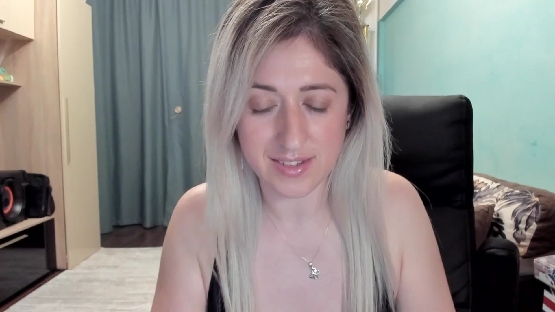 Gallery image thumbnail from SweetDelia_'s myfreecams stream on, 04/14/2026, 02:23 image 13 of 20