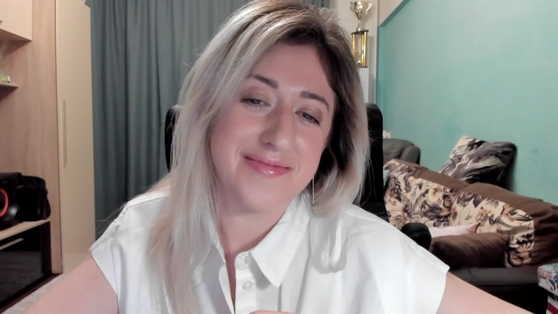 Gallery image thumbnail from SweetDelia_'s myfreecams stream on, 04/15/2026, 02:22 image 19 of 20