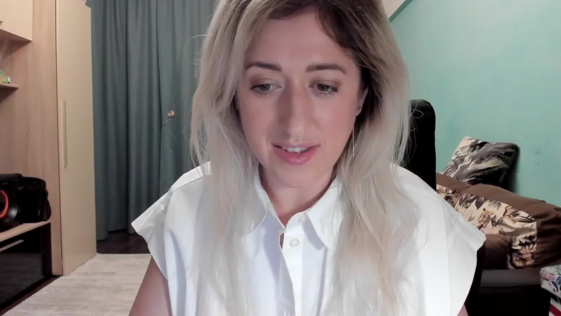 Gallery image thumbnail from SweetDelia_'s myfreecams stream on, 04/15/2026, 02:22 image 4 of 20