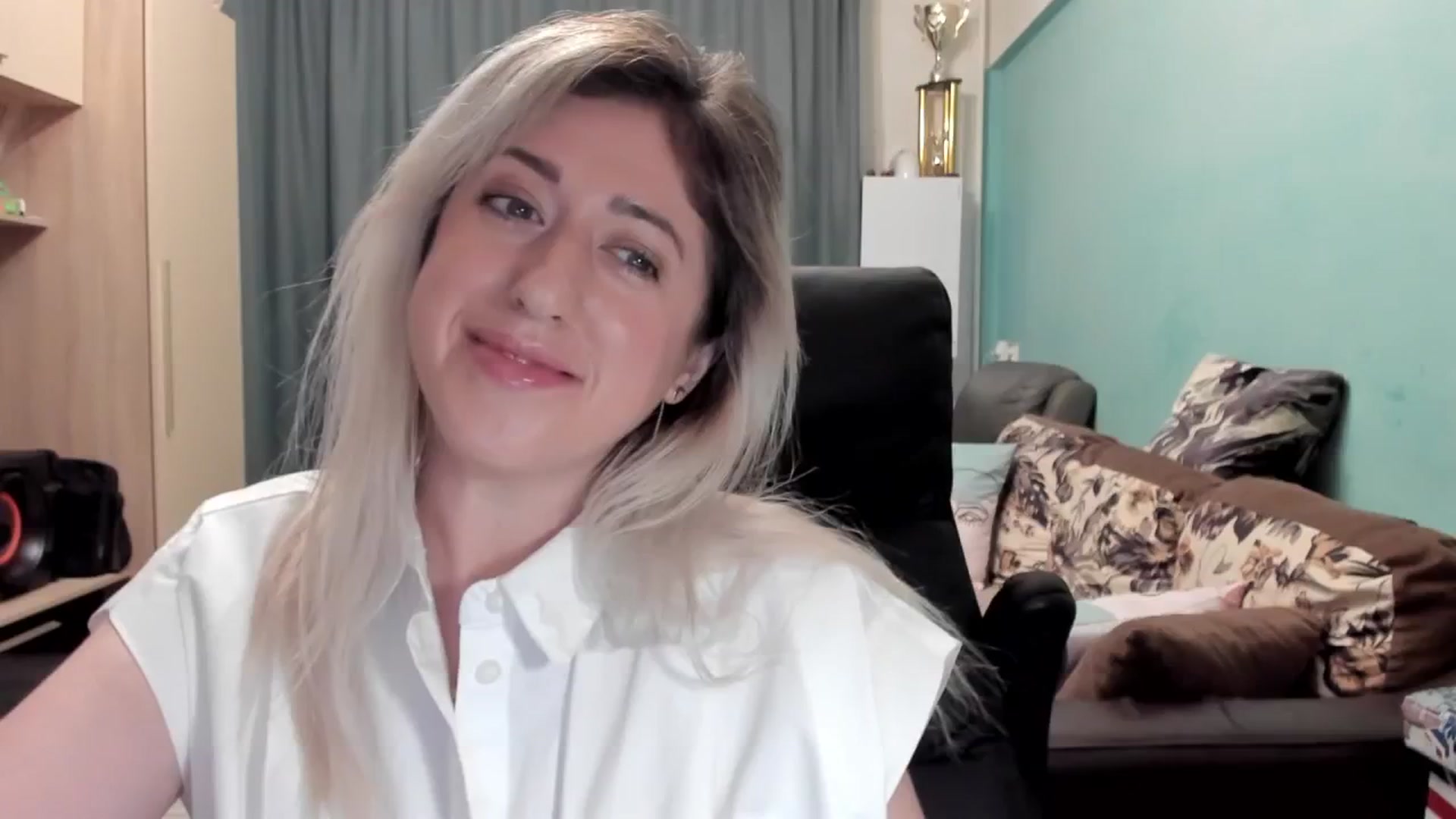 Gallery image thumbnail from SweetDelia_'s myfreecams stream on, 04/15/2026, 02:22 image 14 of 20