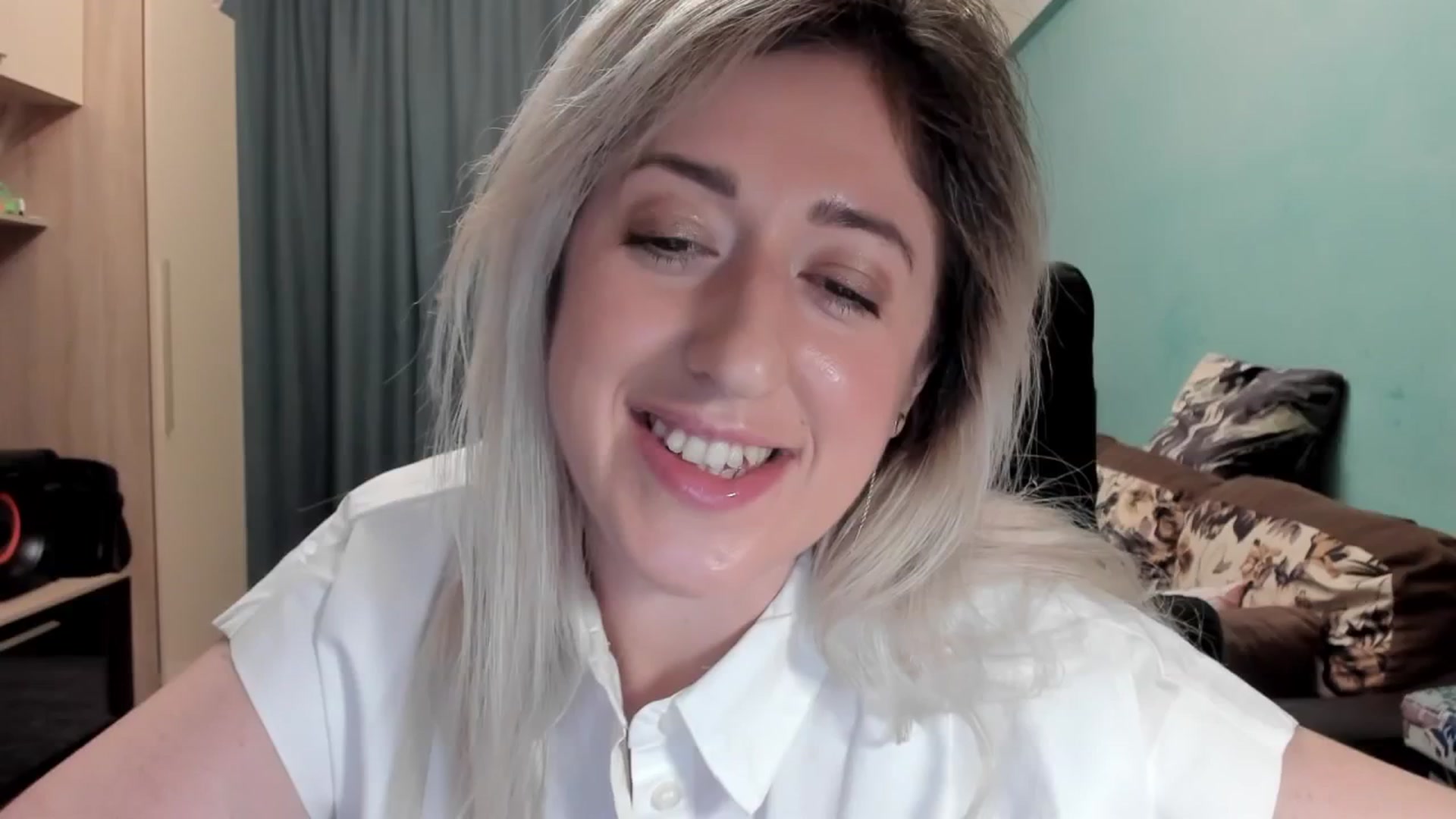Gallery image thumbnail from SweetDelia_'s myfreecams stream on, 04/15/2026, 02:22 image 12 of 20