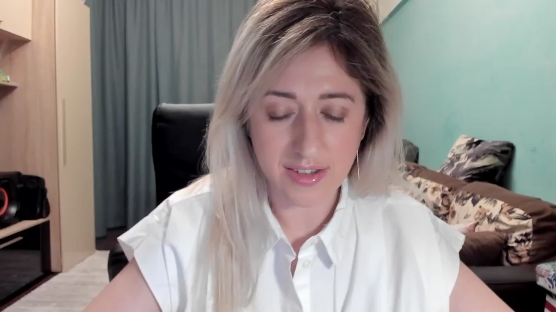 Gallery image thumbnail from SweetDelia_'s myfreecams stream on, 04/15/2026, 02:22 image 10 of 20