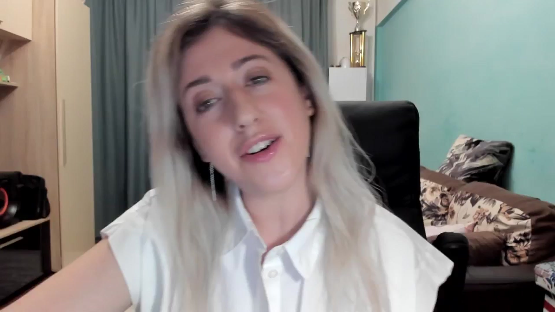 Gallery image thumbnail from SweetDelia_'s myfreecams stream on, 04/15/2026, 02:22 image 1 of 20