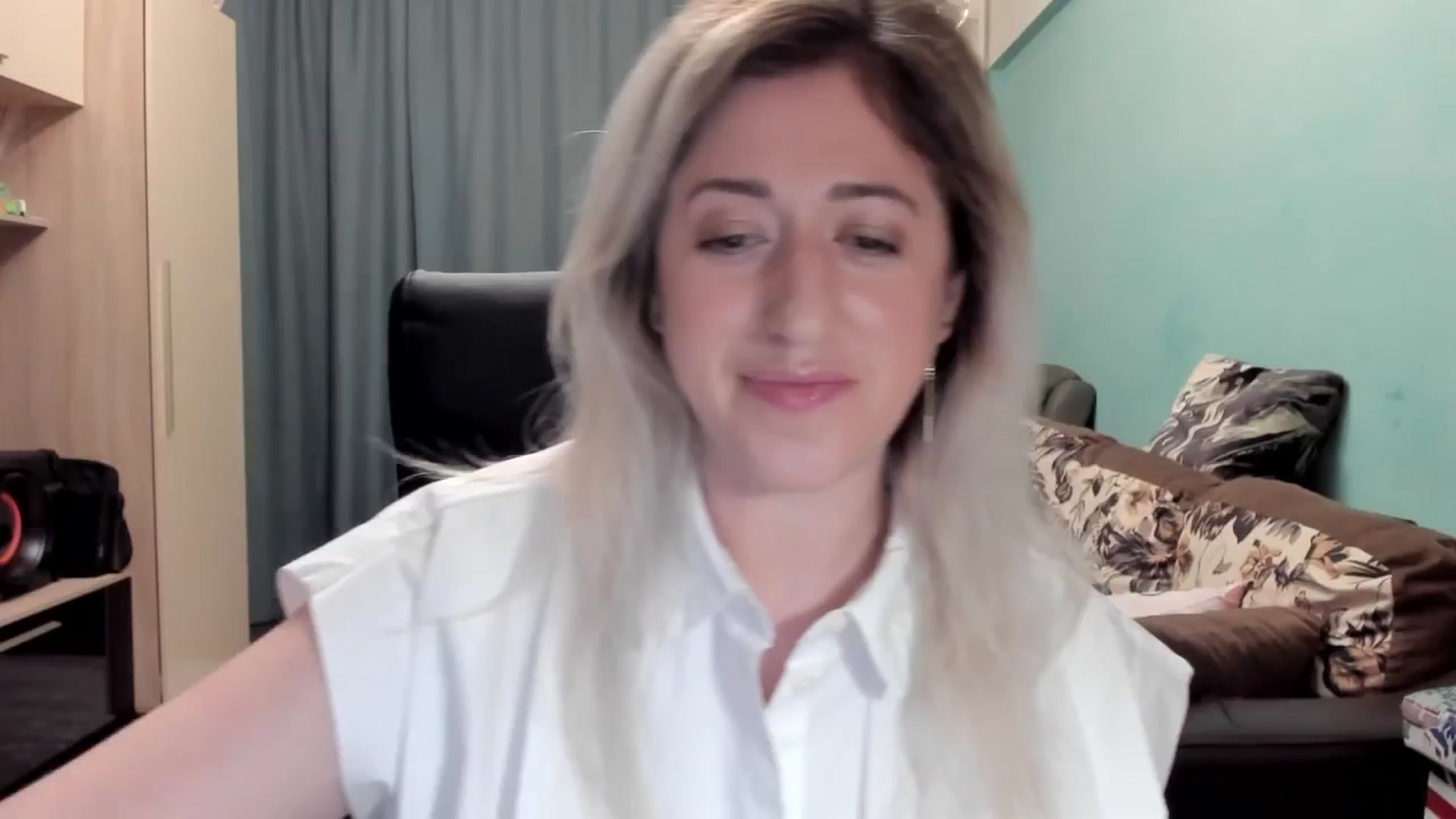Gallery image thumbnail from SweetDelia_'s myfreecams stream on, 04/15/2026, 02:22 image 3 of 20