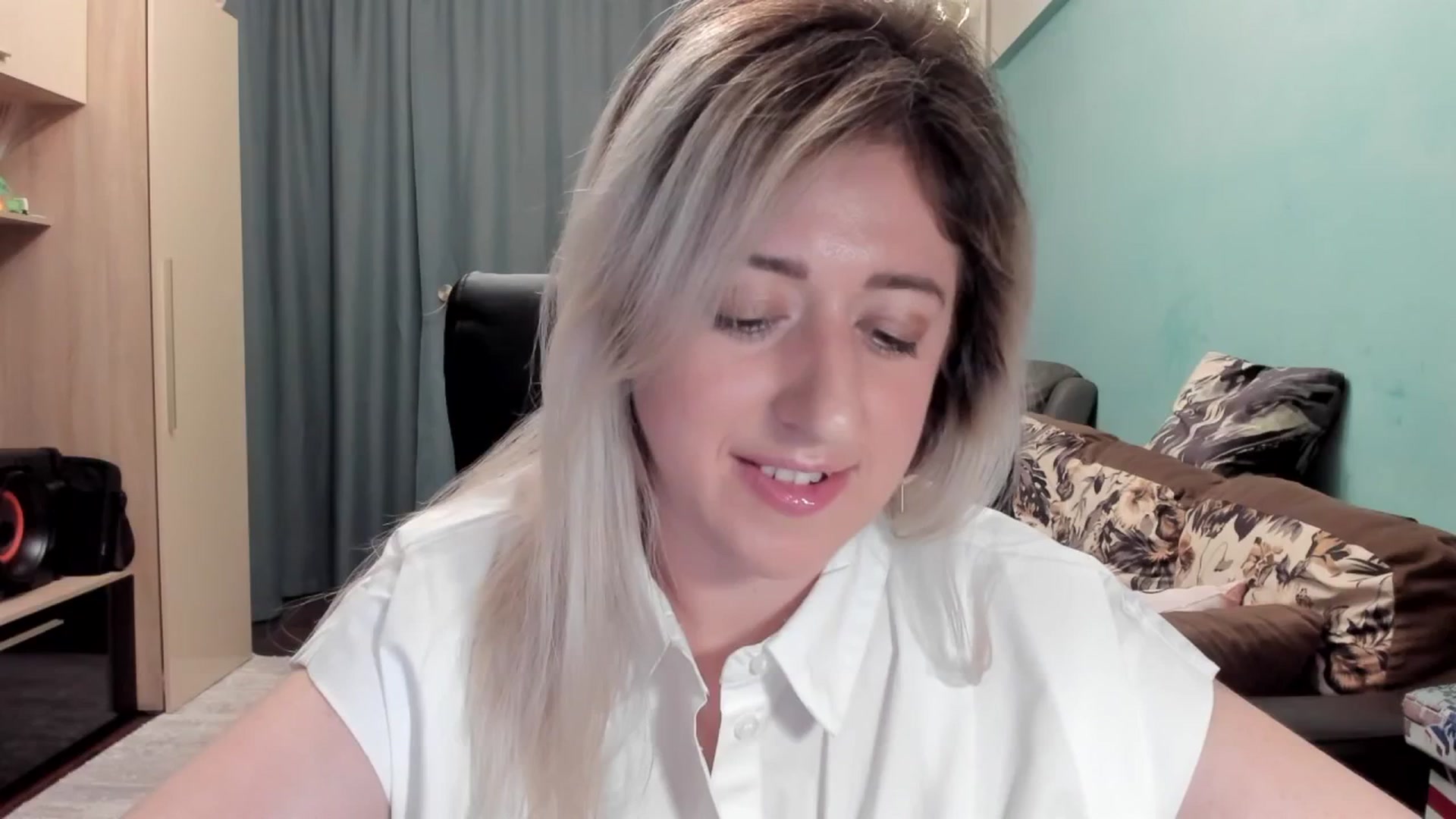 Gallery image thumbnail from SweetDelia_'s myfreecams stream on, 04/15/2026, 02:22 image 18 of 20