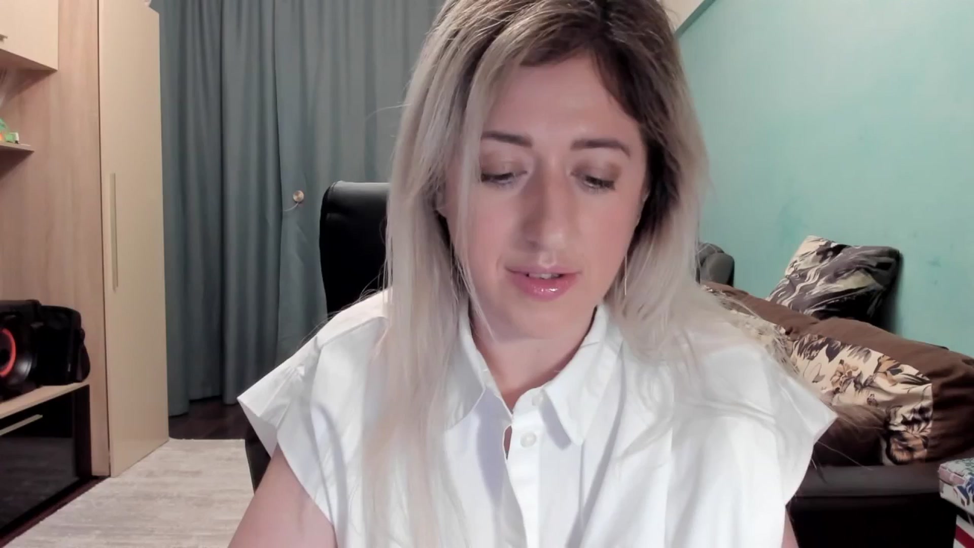 Gallery image thumbnail from SweetDelia_'s myfreecams stream on, 04/15/2026, 02:22 image 9 of 20