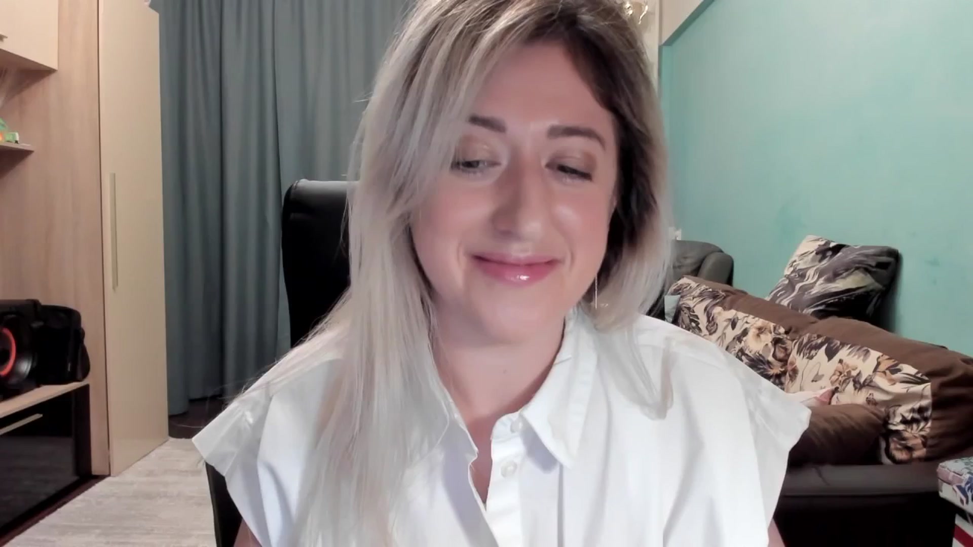 Gallery image thumbnail from SweetDelia_'s myfreecams stream on, 04/15/2026, 02:22 image 17 of 20