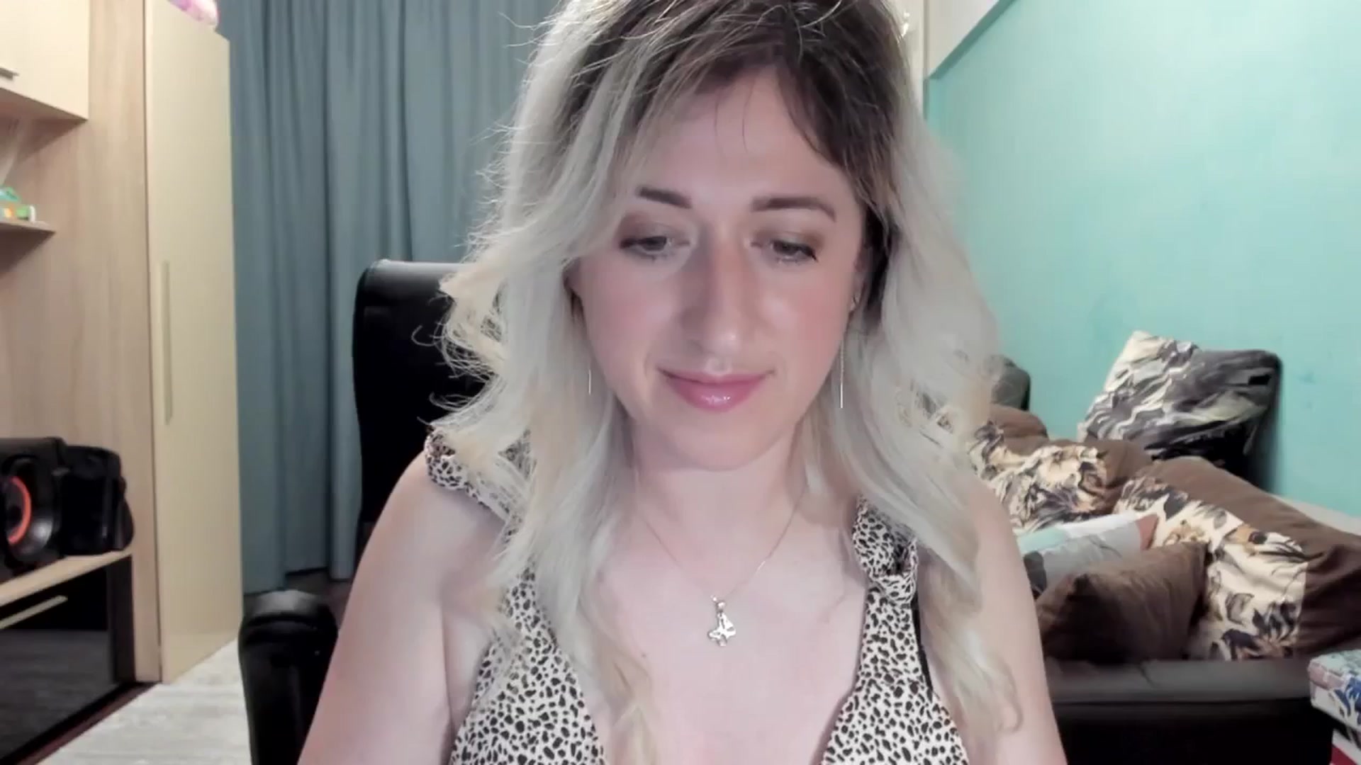 Gallery image thumbnail from SweetDelia_'s myfreecams stream on, 04/15/2026, 22:45 image 15 of 20
