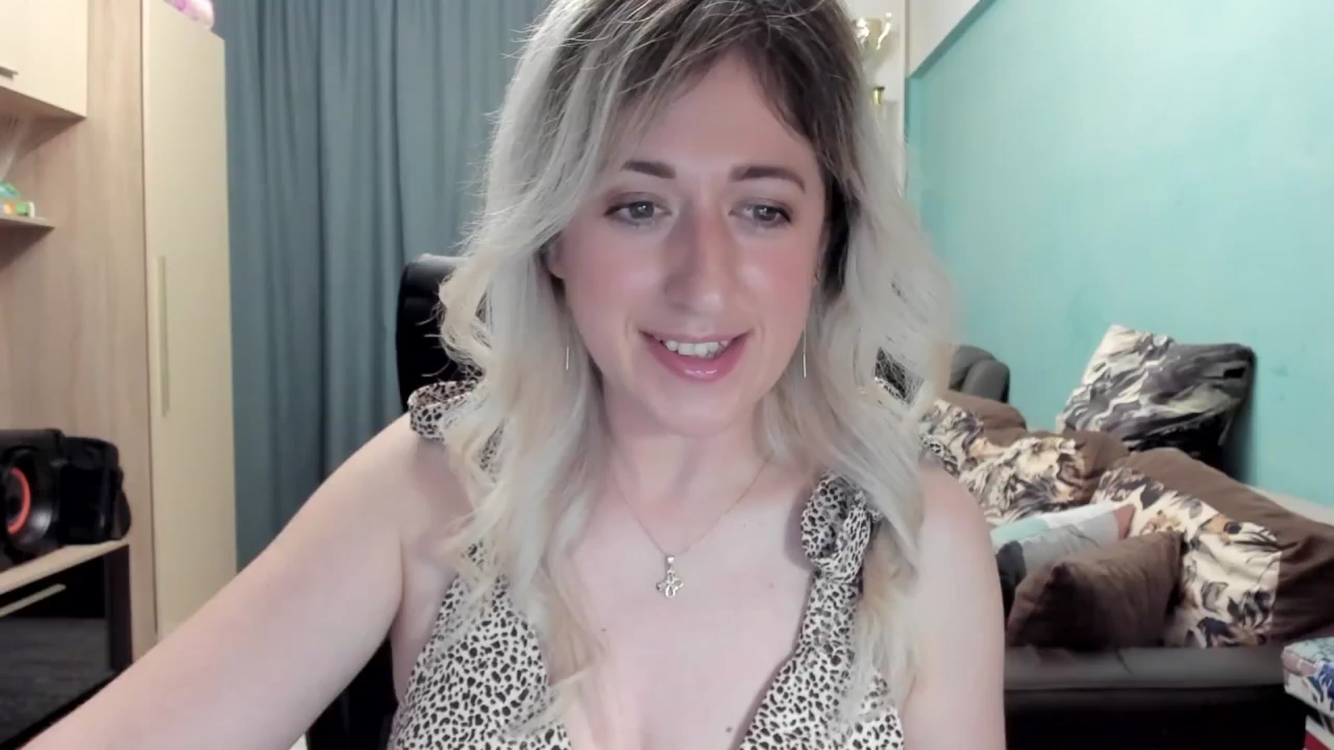 Gallery image thumbnail from SweetDelia_'s myfreecams stream on, 04/15/2026, 22:45 image 1 of 20