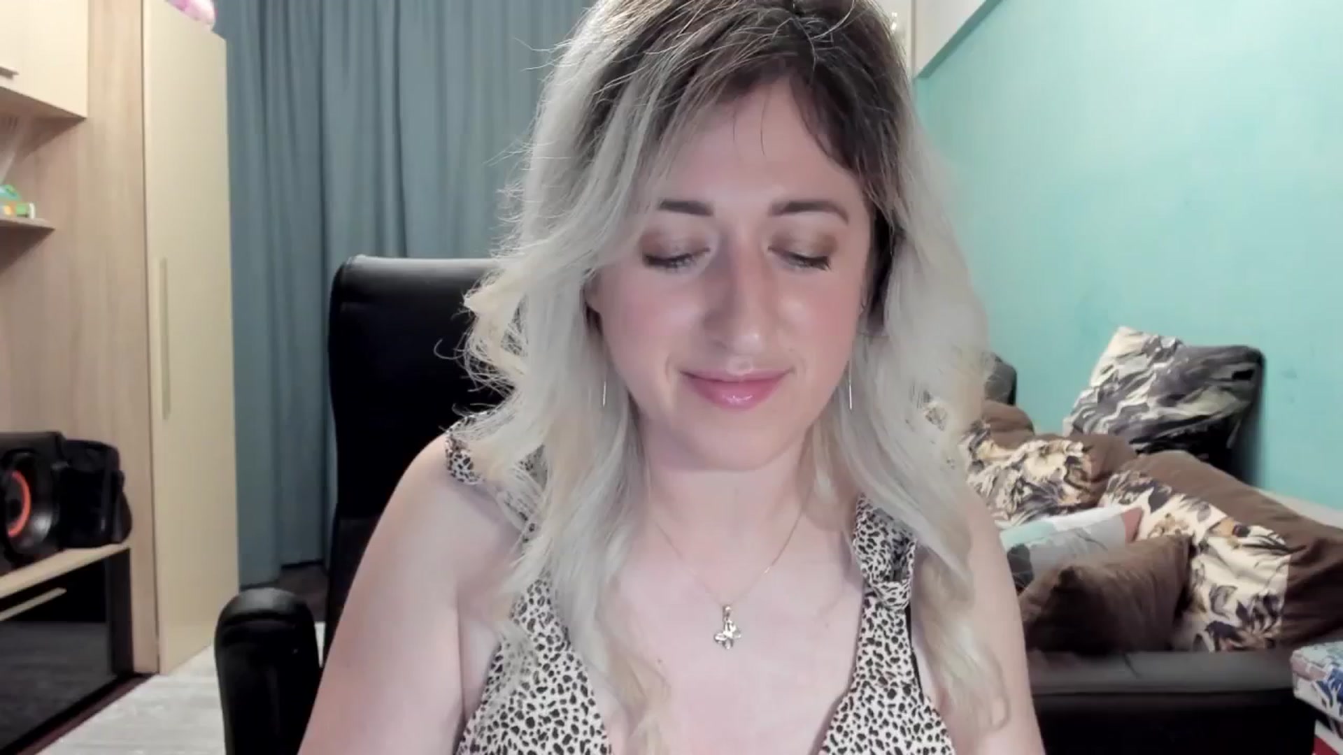 Gallery image thumbnail from SweetDelia_'s myfreecams stream on, 04/15/2026, 22:45 image 16 of 20