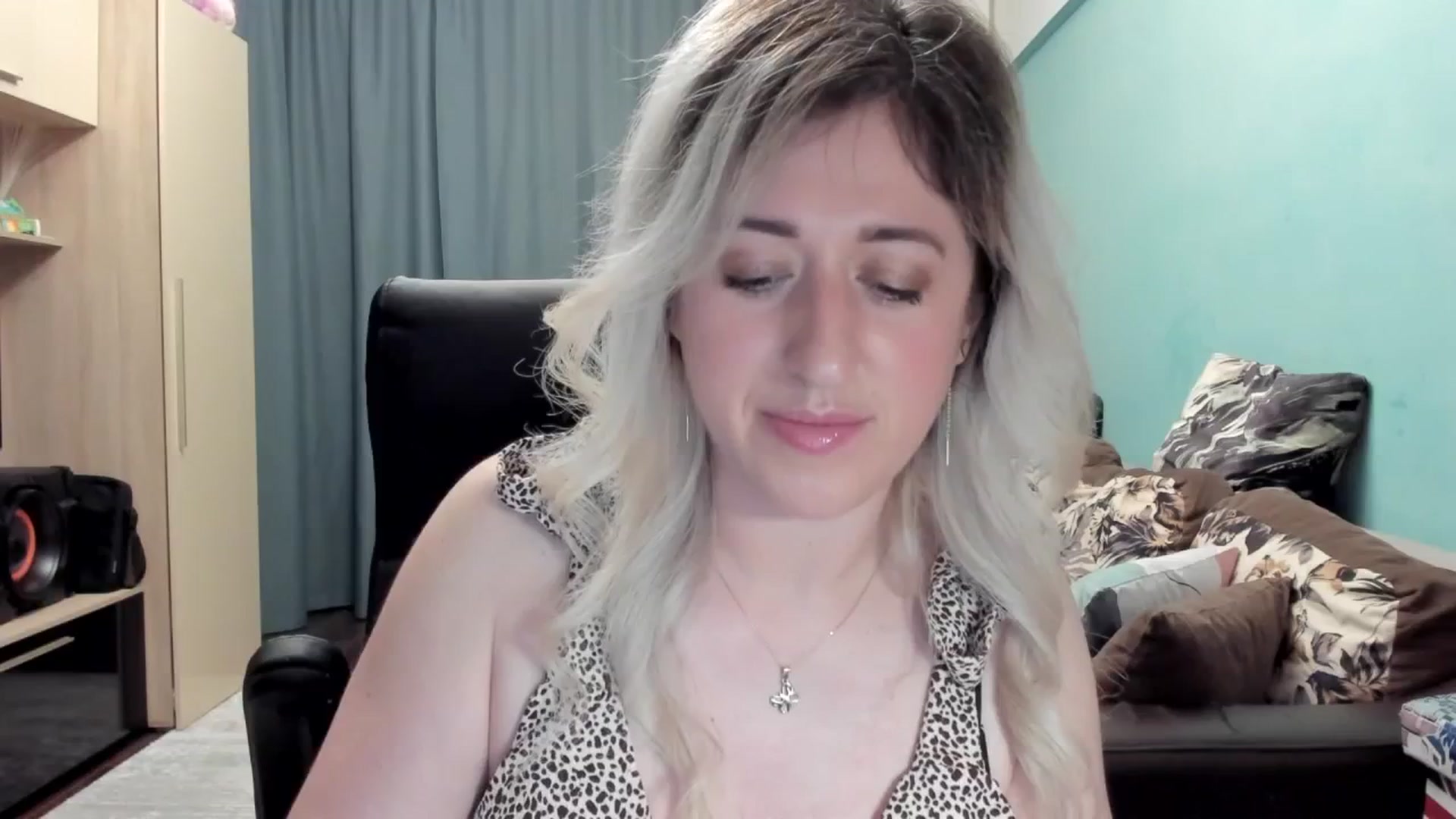 Gallery image thumbnail from SweetDelia_'s myfreecams stream on, 04/15/2026, 22:45 image 17 of 20