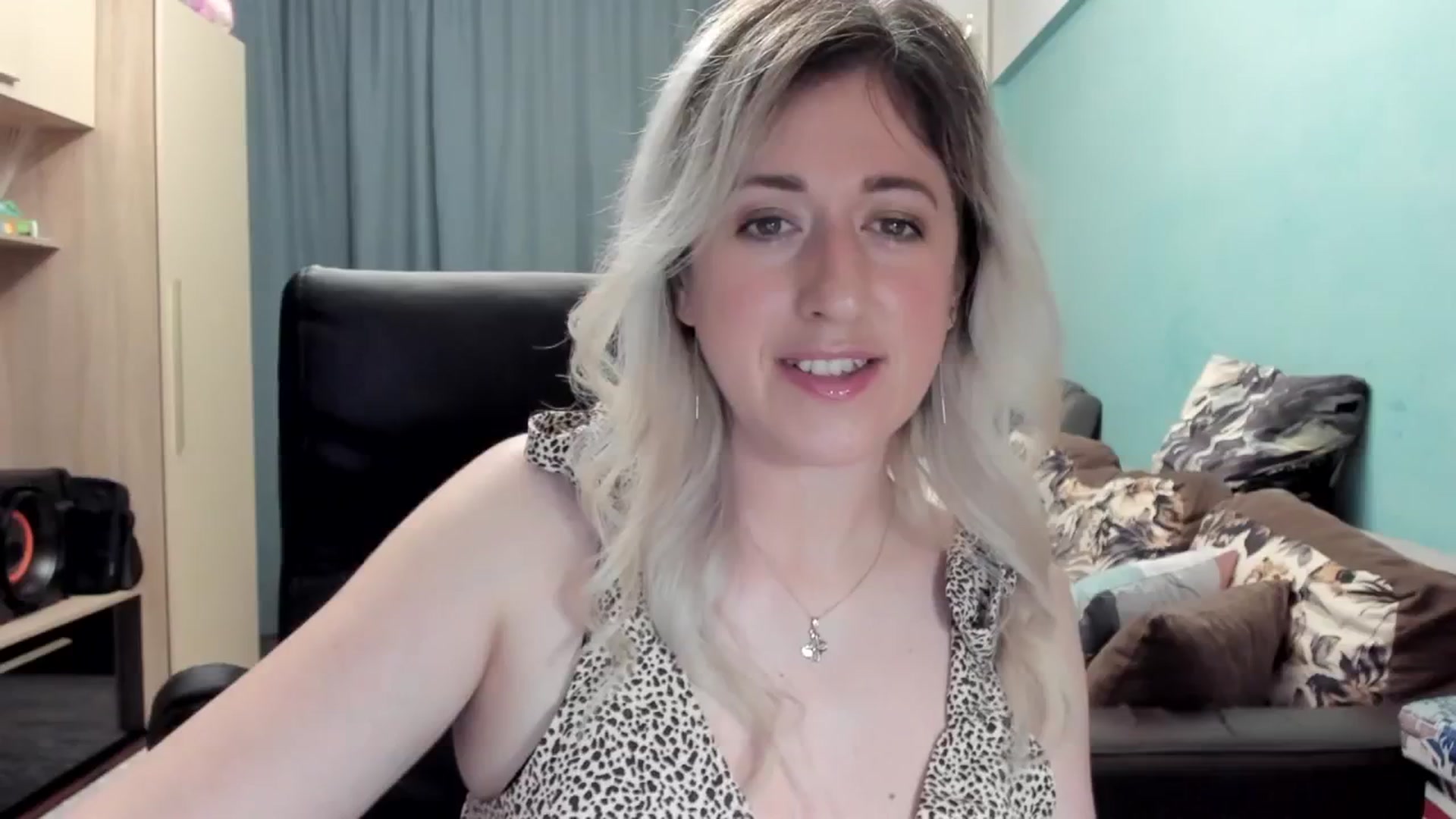 Gallery image thumbnail from SweetDelia_'s myfreecams stream on, 04/15/2026, 22:45 image 3 of 20