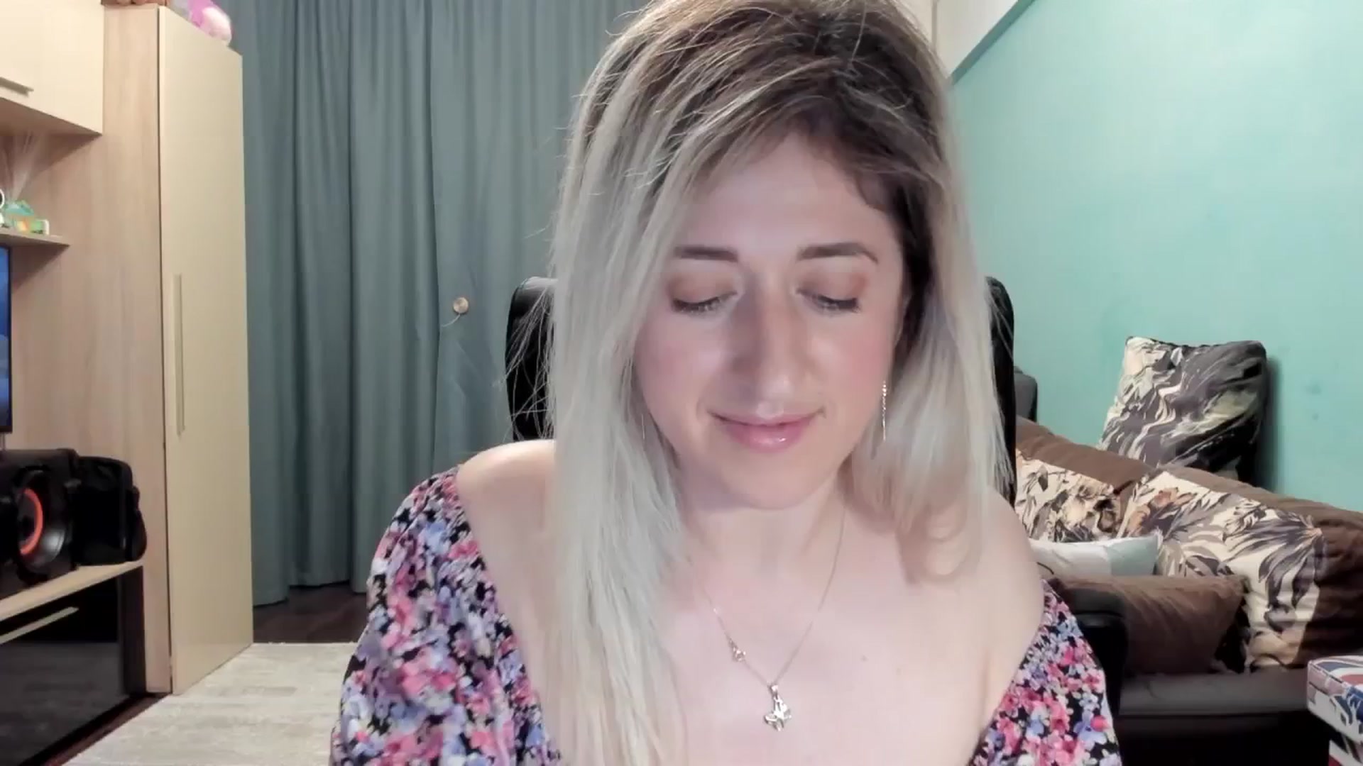 Gallery image thumbnail from SweetDelia_'s myfreecams stream on, 04/18/2026, 02:38 image 17 of 20