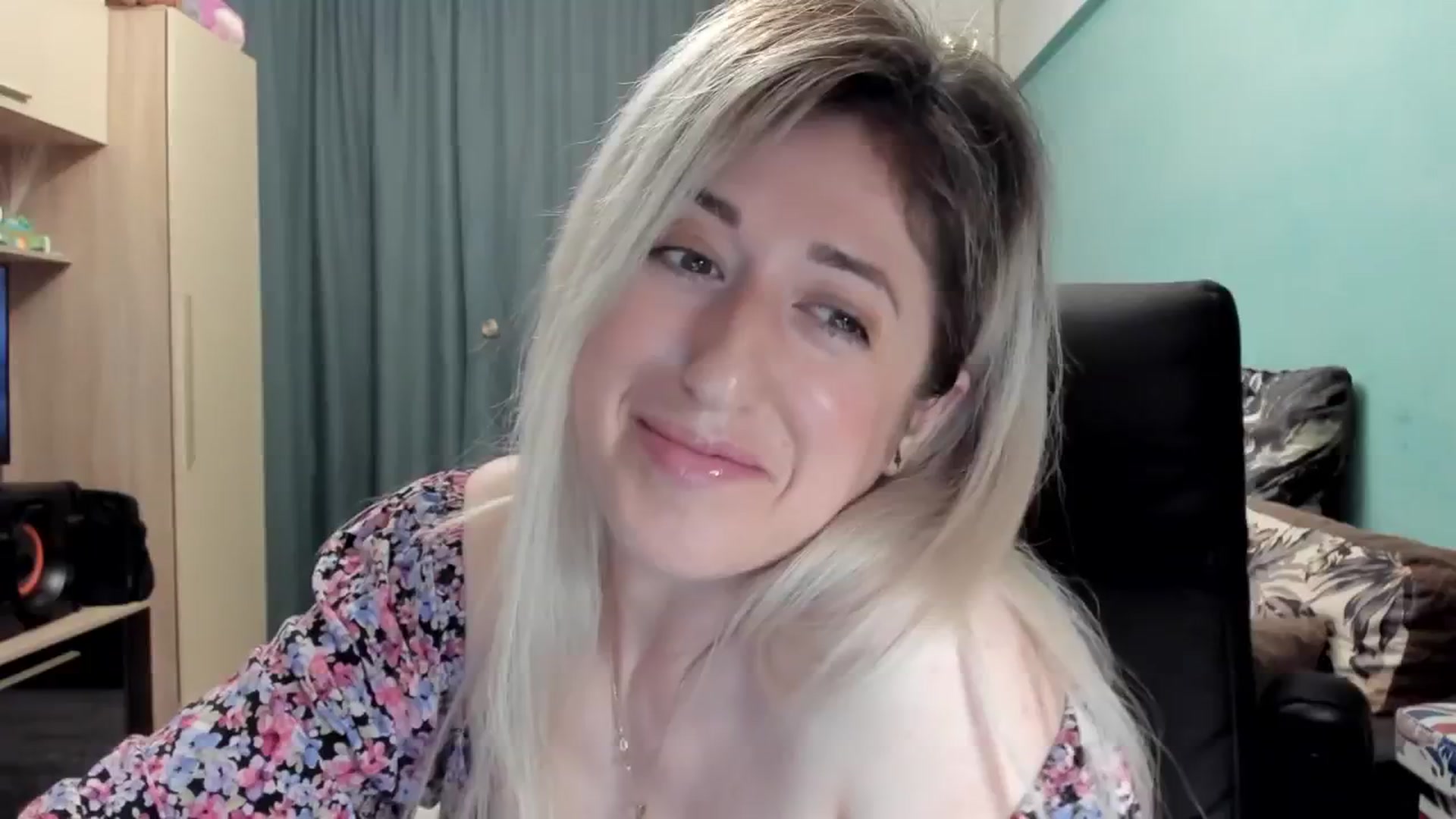 Gallery image thumbnail from SweetDelia_'s myfreecams stream on, 04/18/2026, 02:38 image 12 of 20