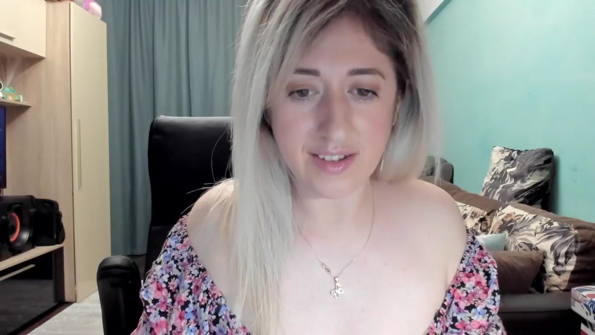 Gallery image thumbnail from SweetDelia_'s myfreecams stream on, 04/18/2026, 02:38 image 4 of 20