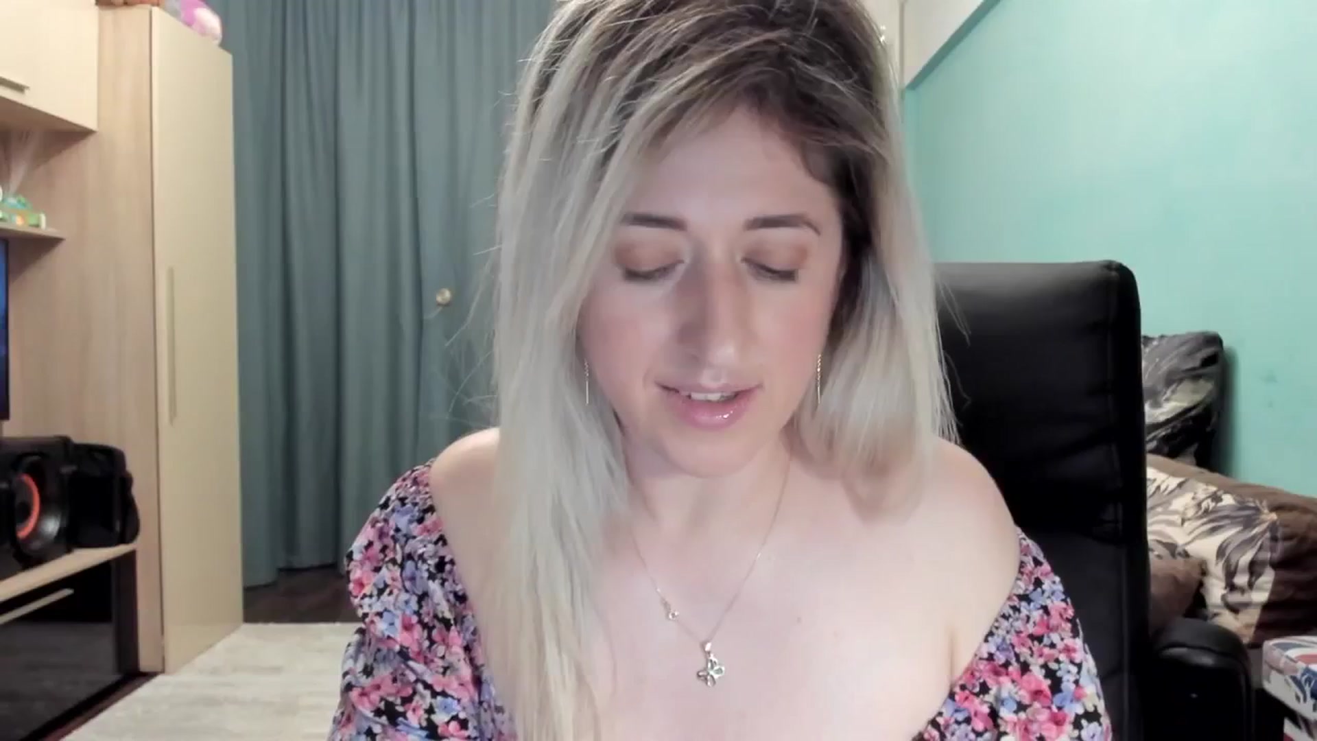Gallery image thumbnail from SweetDelia_'s myfreecams stream on, 04/18/2026, 02:38 image 16 of 20