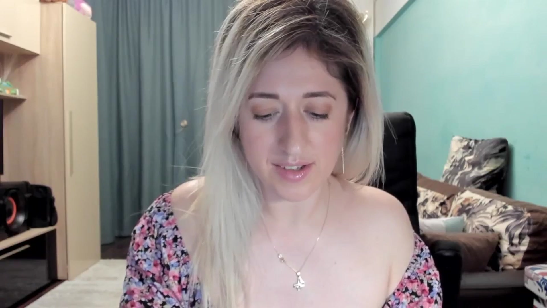 Gallery image thumbnail from SweetDelia_'s myfreecams stream on, 04/18/2026, 02:38 image 15 of 20