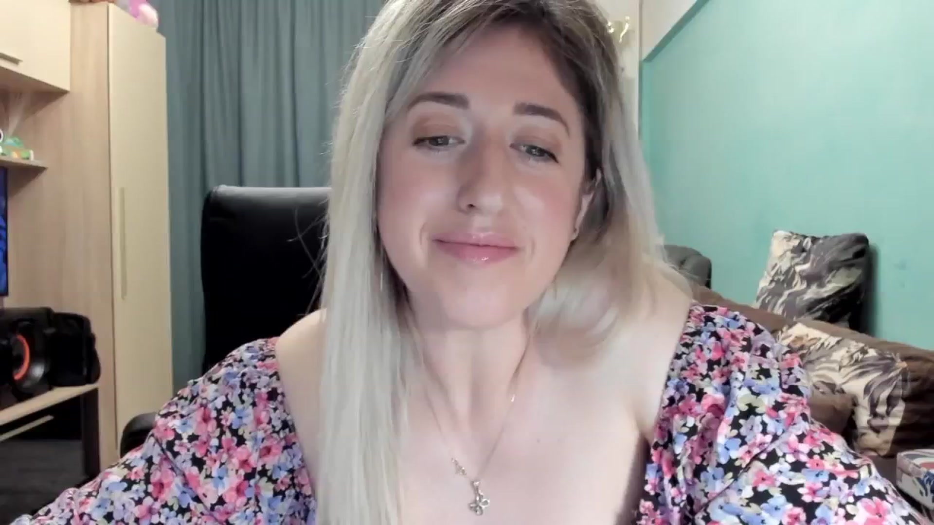 Gallery image thumbnail from SweetDelia_'s myfreecams stream on, 04/18/2026, 02:38 image 1 of 20