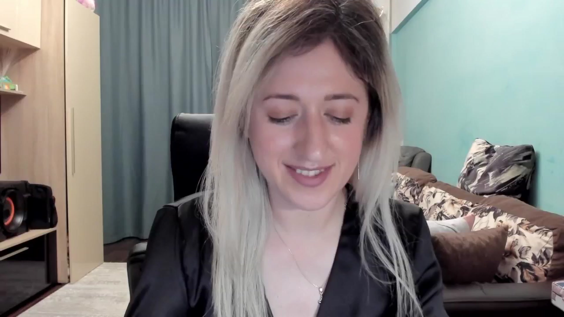 Gallery image thumbnail from SweetDelia_'s myfreecams stream on, 04/19/2026, 24:37 image 12 of 20