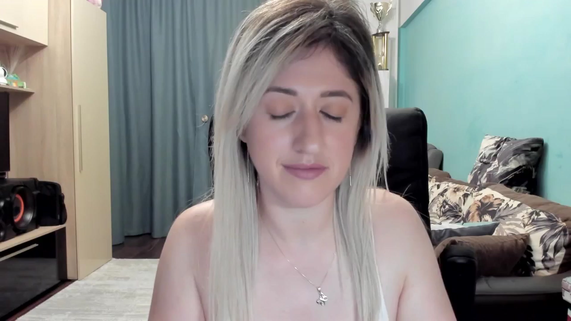 Gallery image thumbnail from SweetDelia_'s myfreecams stream on, 04/20/2026, 24:32 image 18 of 20