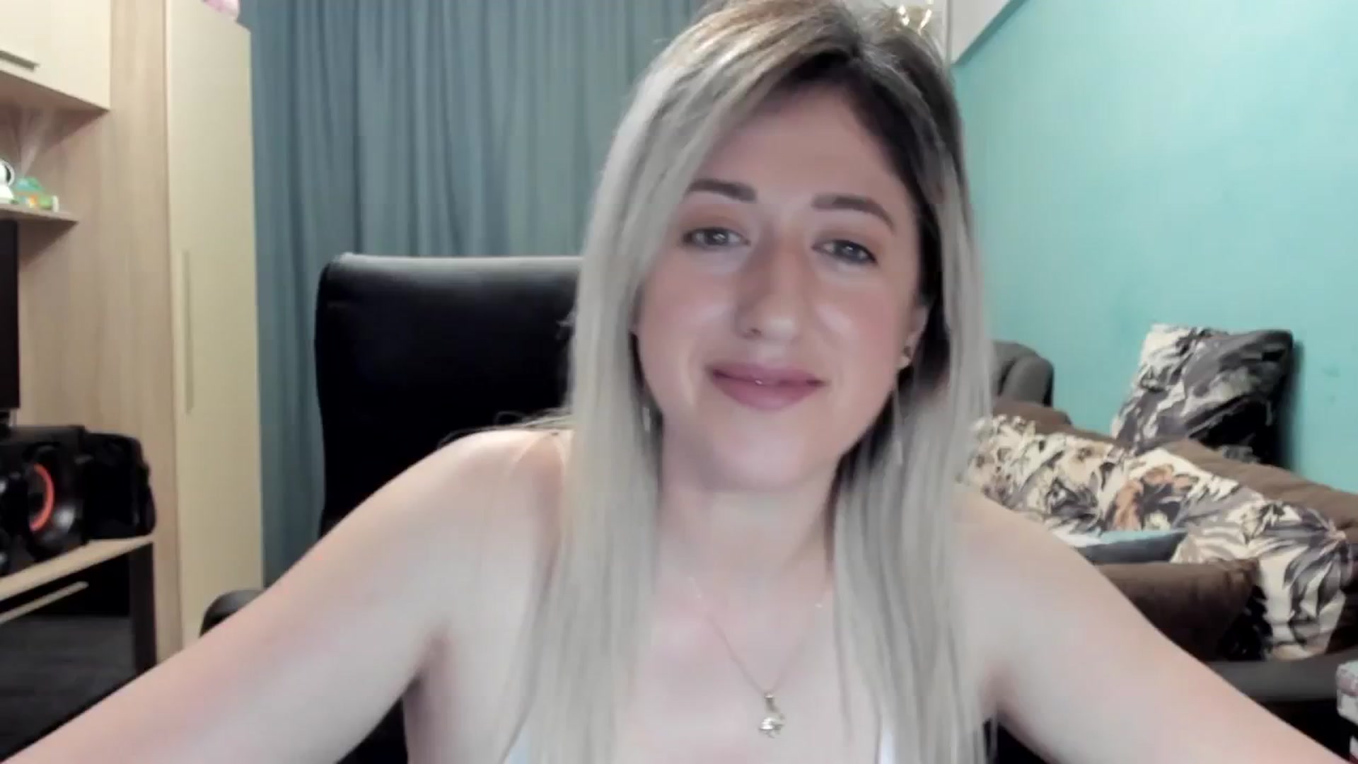 Gallery image thumbnail from SweetDelia_'s myfreecams stream on, 04/20/2026, 24:32 image 19 of 20