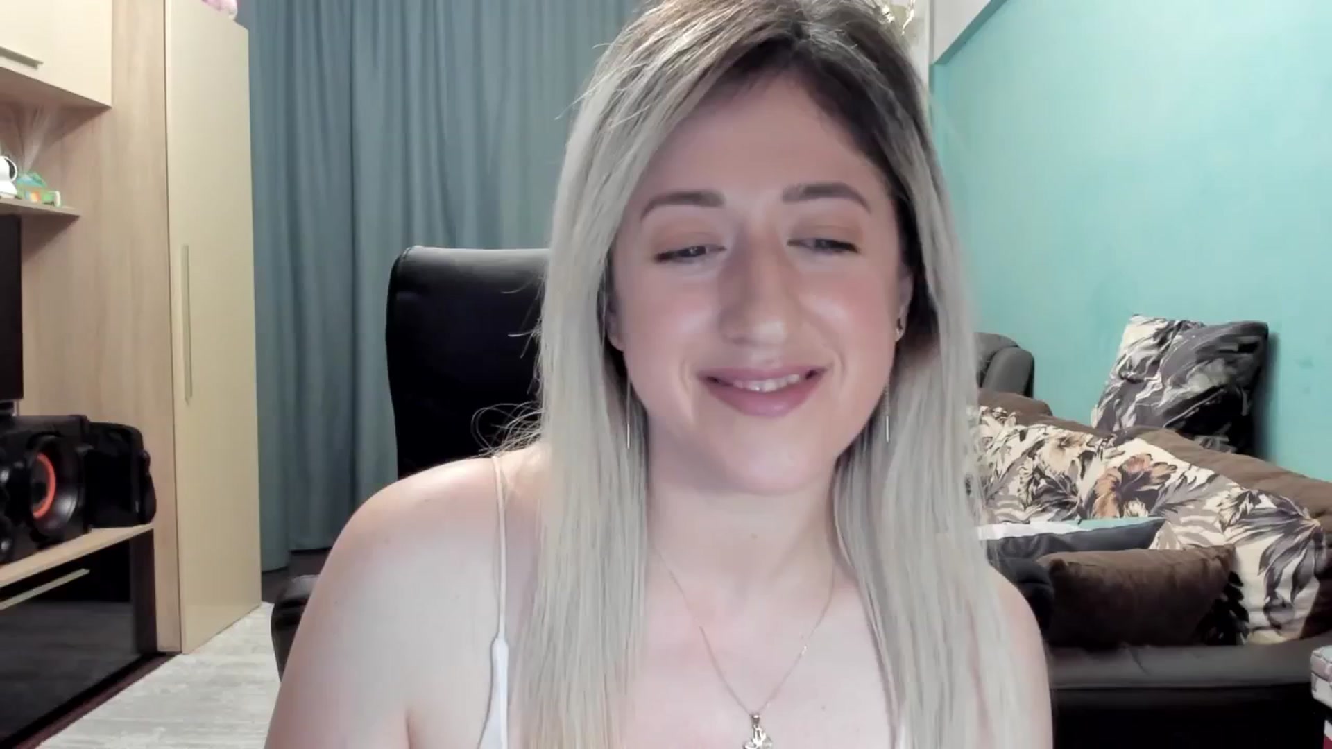 Gallery image thumbnail from SweetDelia_'s myfreecams stream on, 04/20/2026, 24:32 image 14 of 20
