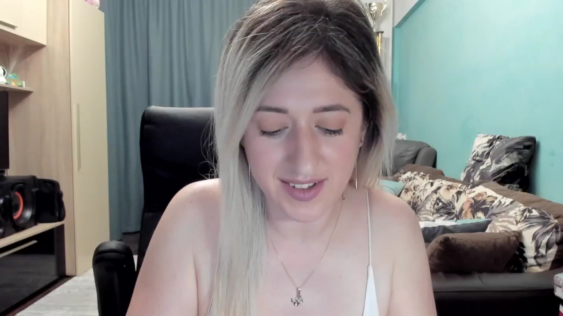 Gallery image thumbnail from SweetDelia_'s myfreecams stream on, 04/20/2026, 24:32 image 4 of 20