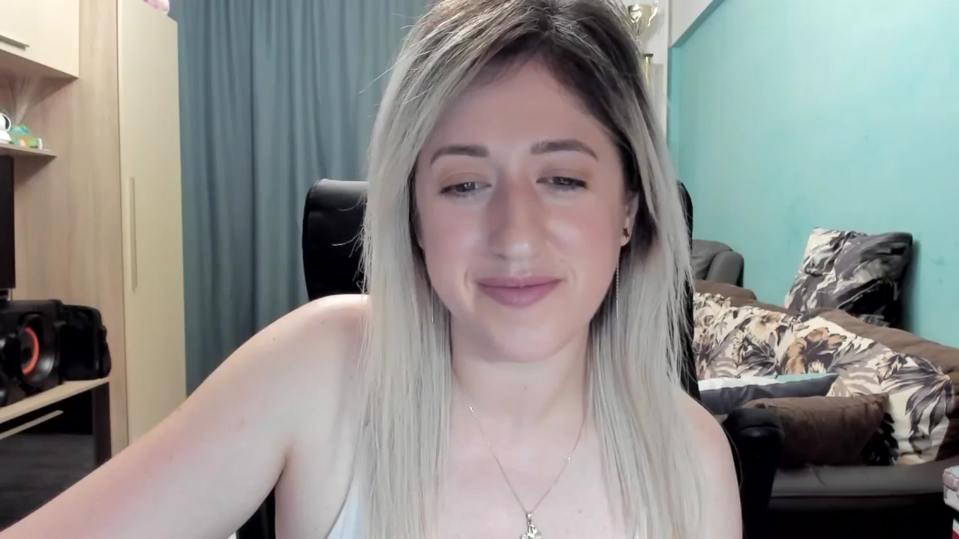 Gallery image thumbnail from SweetDelia_'s myfreecams stream on, 04/20/2026, 24:32 image 12 of 20