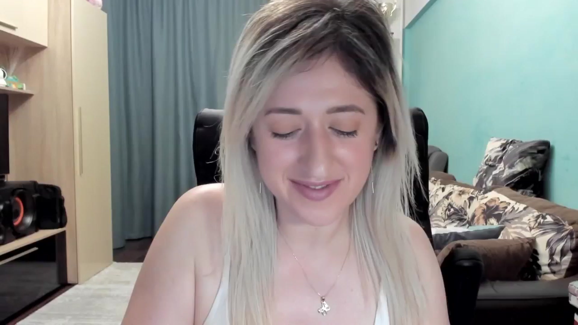 Gallery image thumbnail from SweetDelia_'s myfreecams stream on, 04/20/2026, 24:32 image 13 of 20