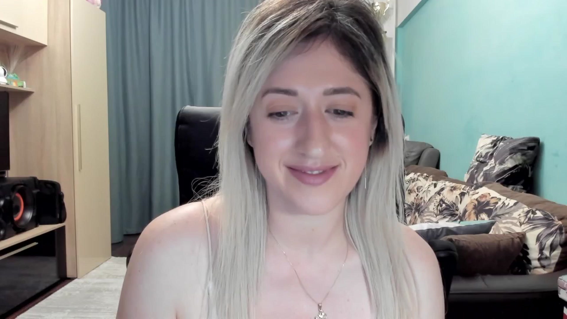 Gallery image thumbnail from SweetDelia_'s myfreecams stream on, 04/20/2026, 24:32 image 15 of 20