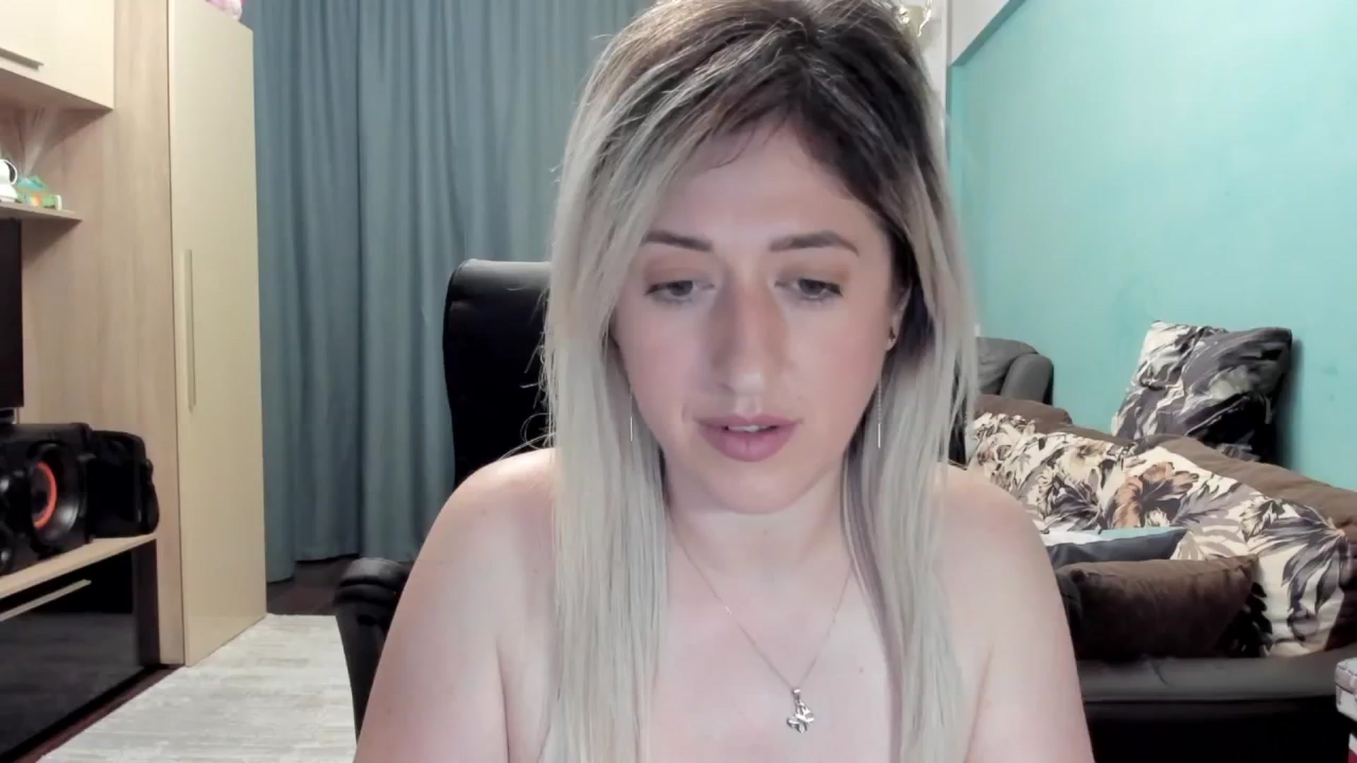 Gallery image thumbnail from SweetDelia_'s myfreecams stream on, 04/20/2026, 24:32 image 17 of 20