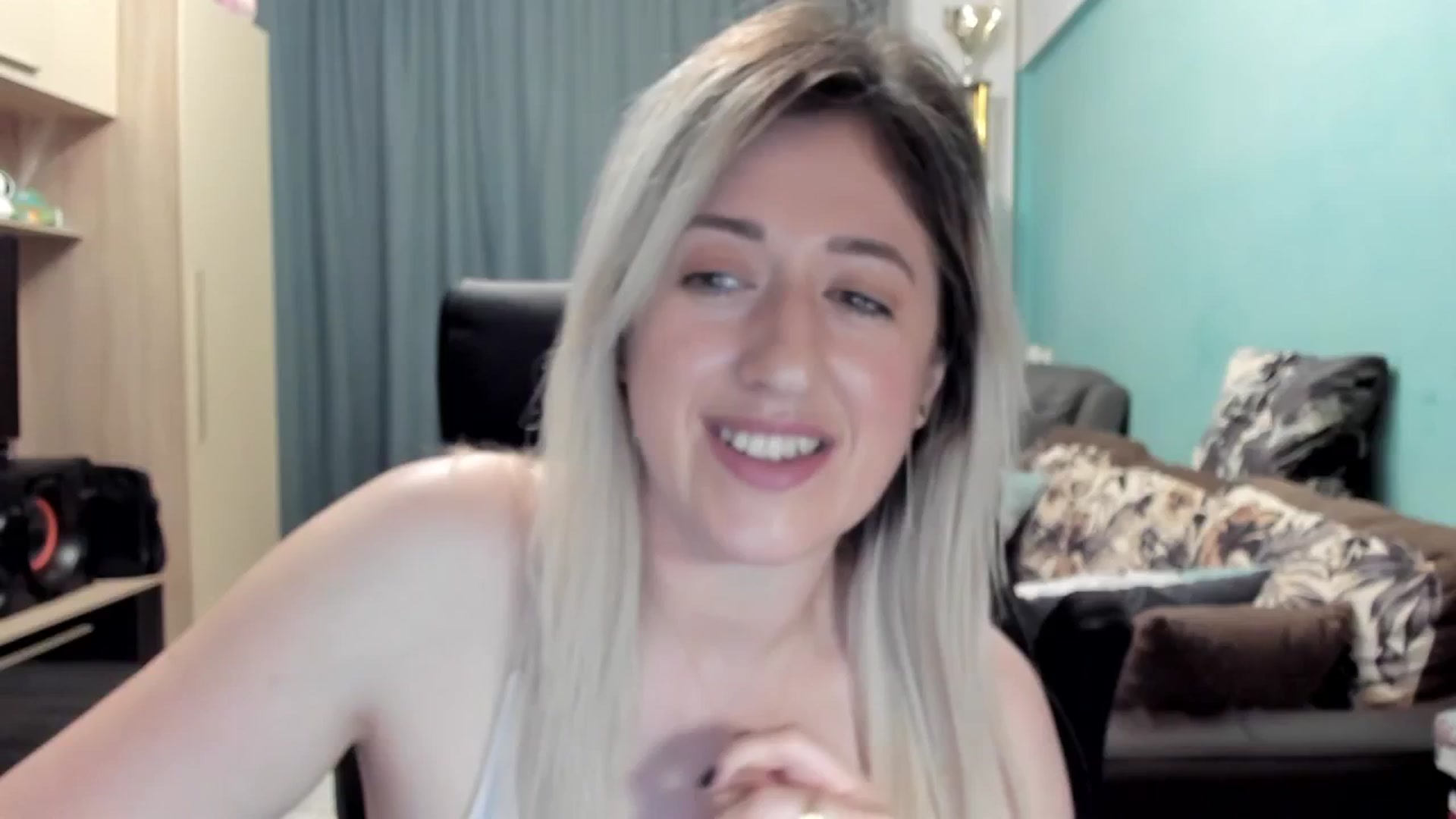 Gallery image thumbnail from SweetDelia_'s myfreecams stream on, 04/20/2026, 02:10 image 17 of 20