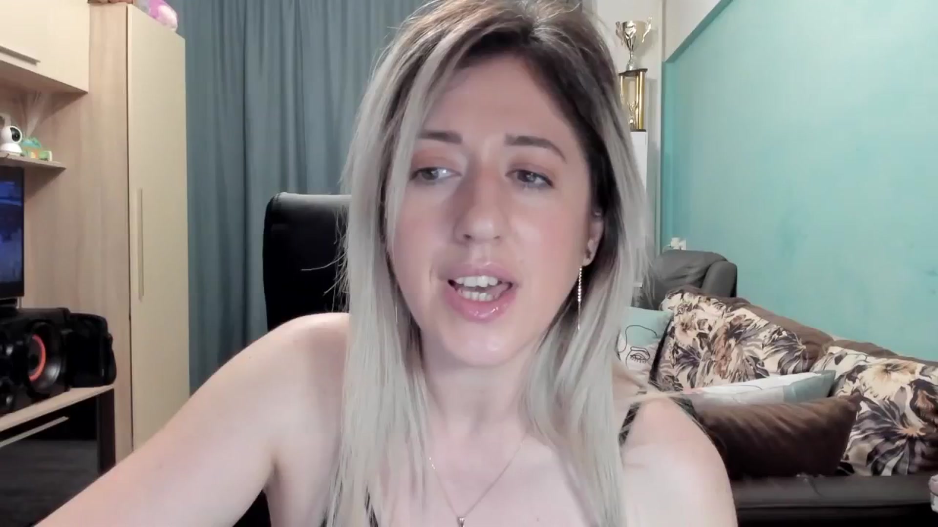 Gallery image thumbnail from SweetDelia_'s myfreecams stream on, 04/22/2026, 01:55 image 12 of 20
