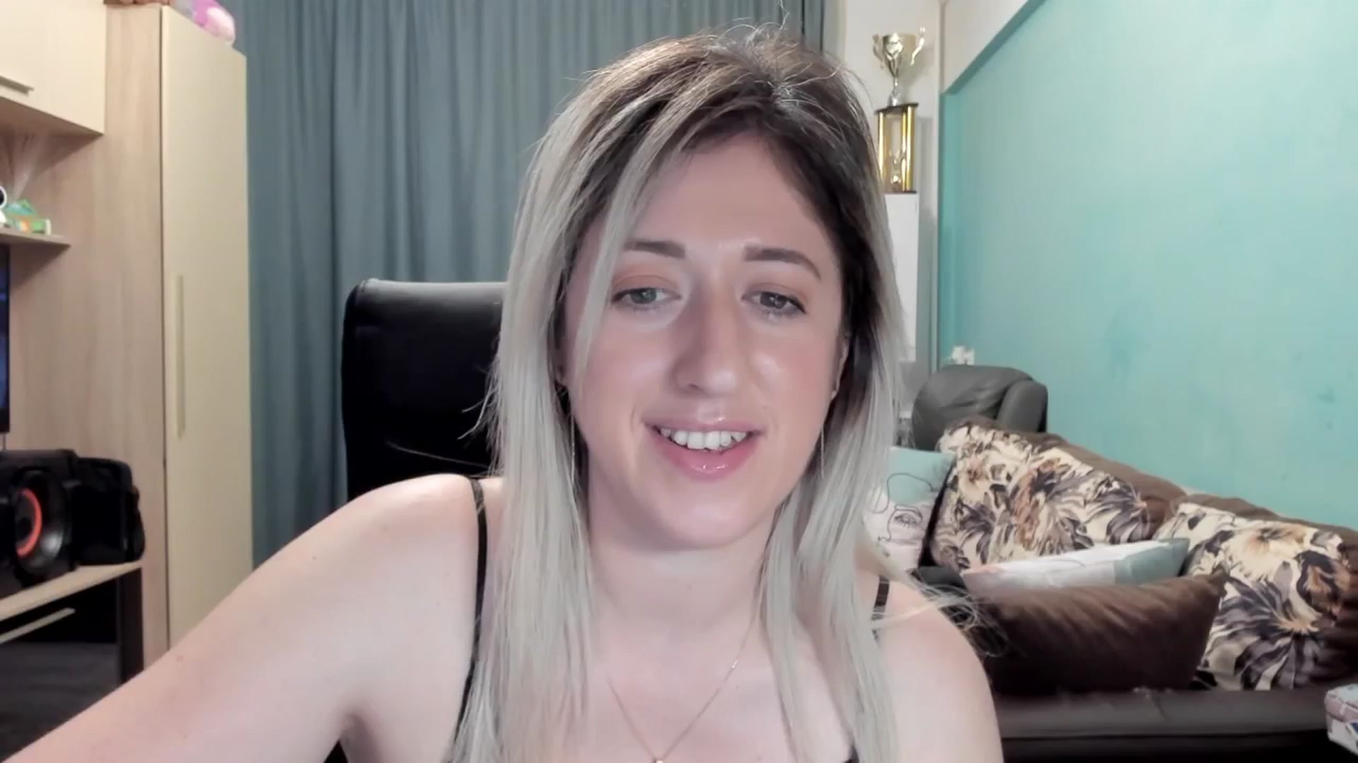 Gallery image thumbnail from SweetDelia_'s myfreecams stream on, 04/22/2026, 01:55 image 17 of 20