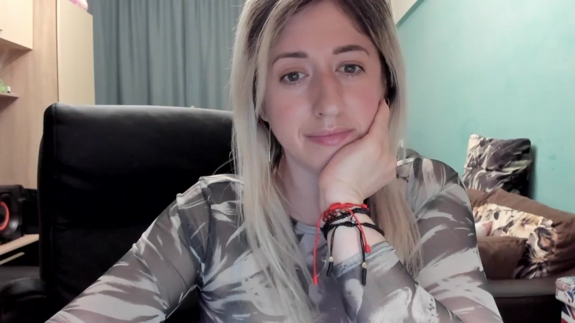 Gallery image thumbnail from SweetDelia_'s myfreecams stream on, 04/27/2026, 02:13 image 6 of 20
