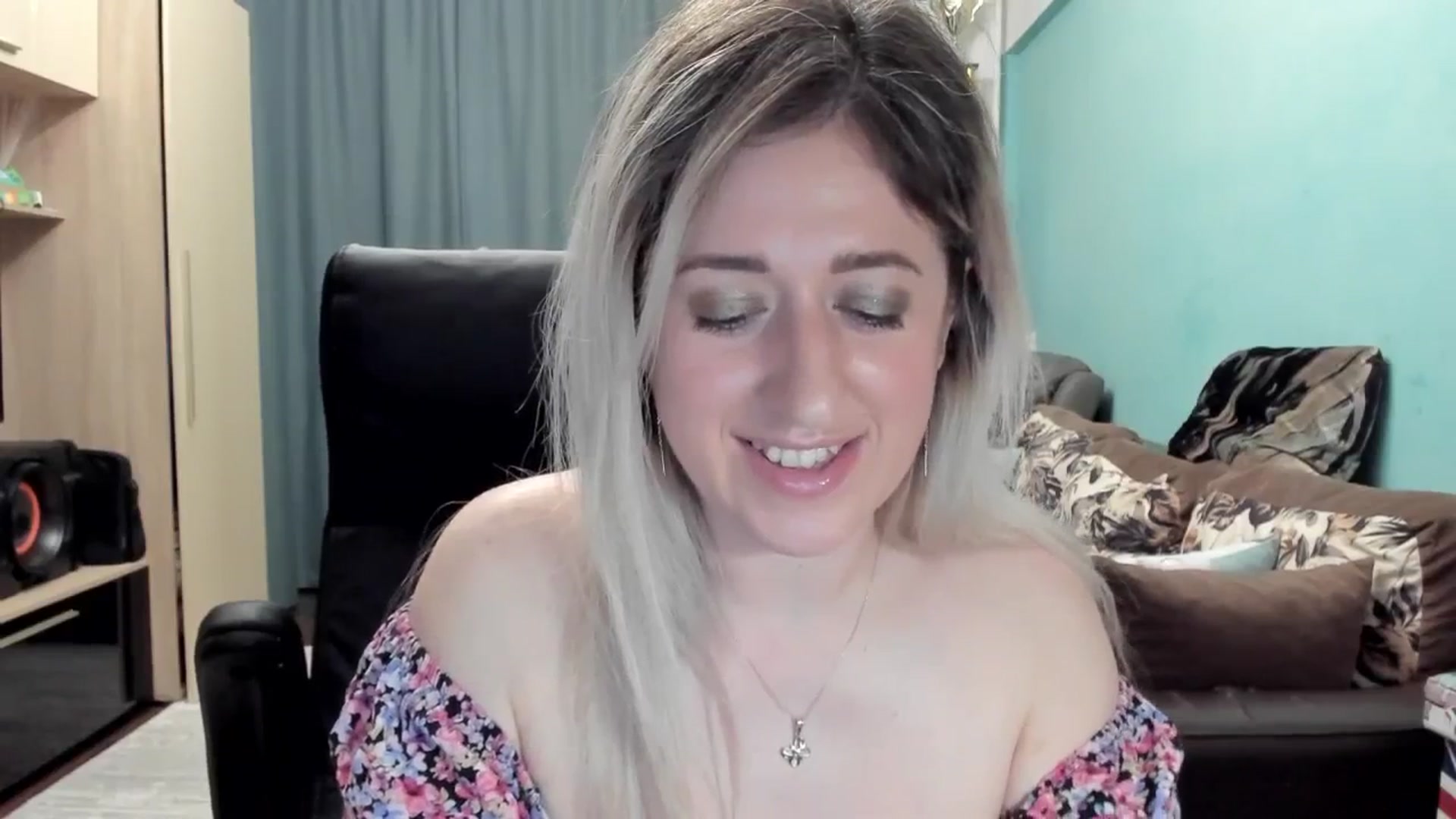 Gallery image thumbnail from SweetDelia_'s myfreecams stream on, 04/30/2026, 24:28 image 15 of 20