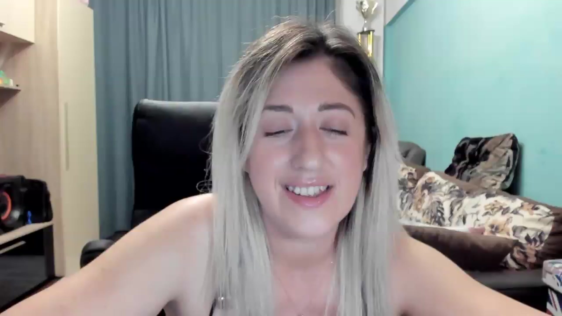 Gallery image thumbnail from SweetDelia_'s myfreecams stream on, 05/12/2026, 24:27 image 19 of 20