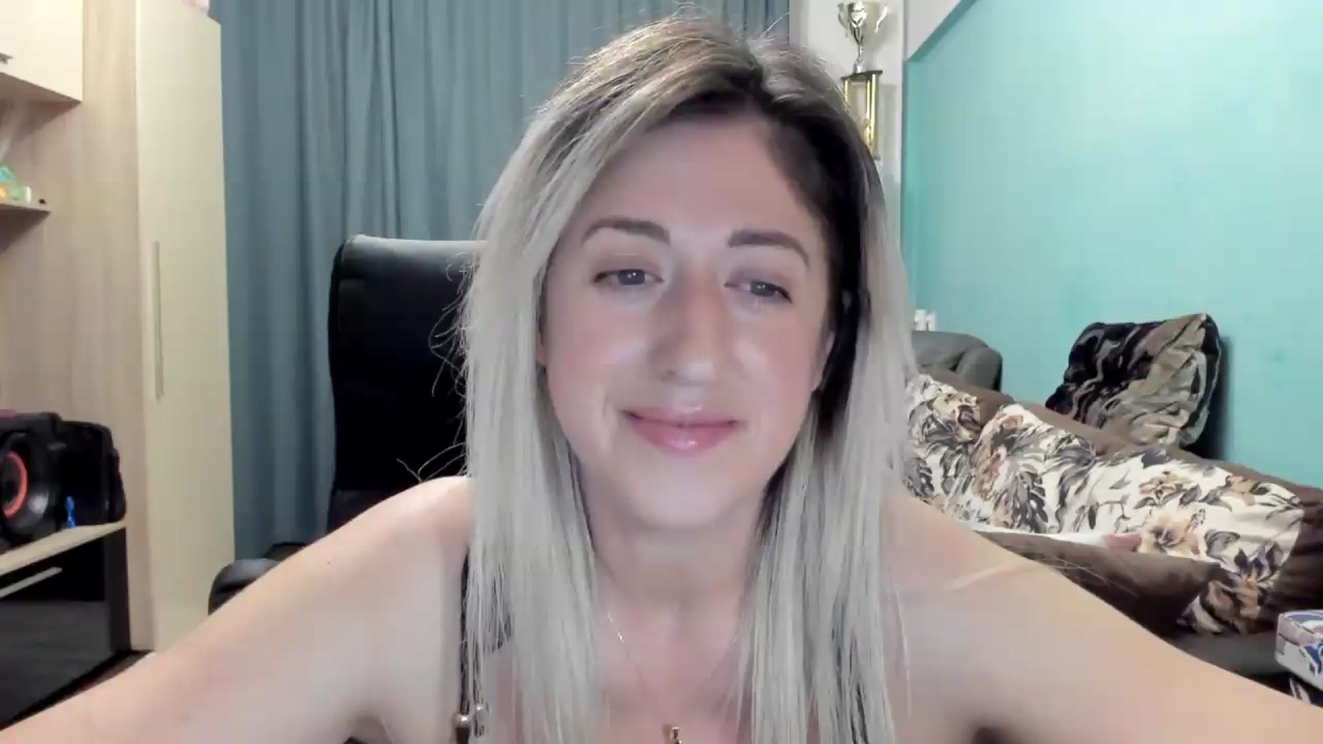 Gallery image thumbnail from SweetDelia_'s myfreecams stream on, 05/12/2026, 24:27 image 15 of 20