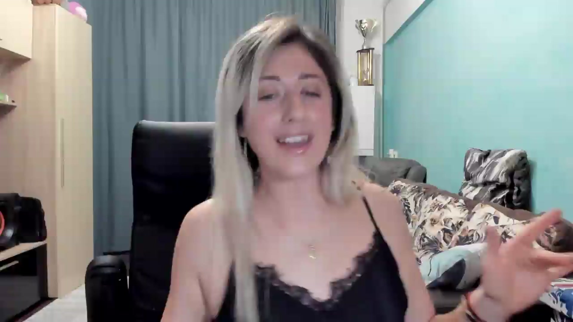 Gallery image thumbnail from SweetDelia_'s myfreecams stream on, 05/14/2026, 24:17 image 16 of 20