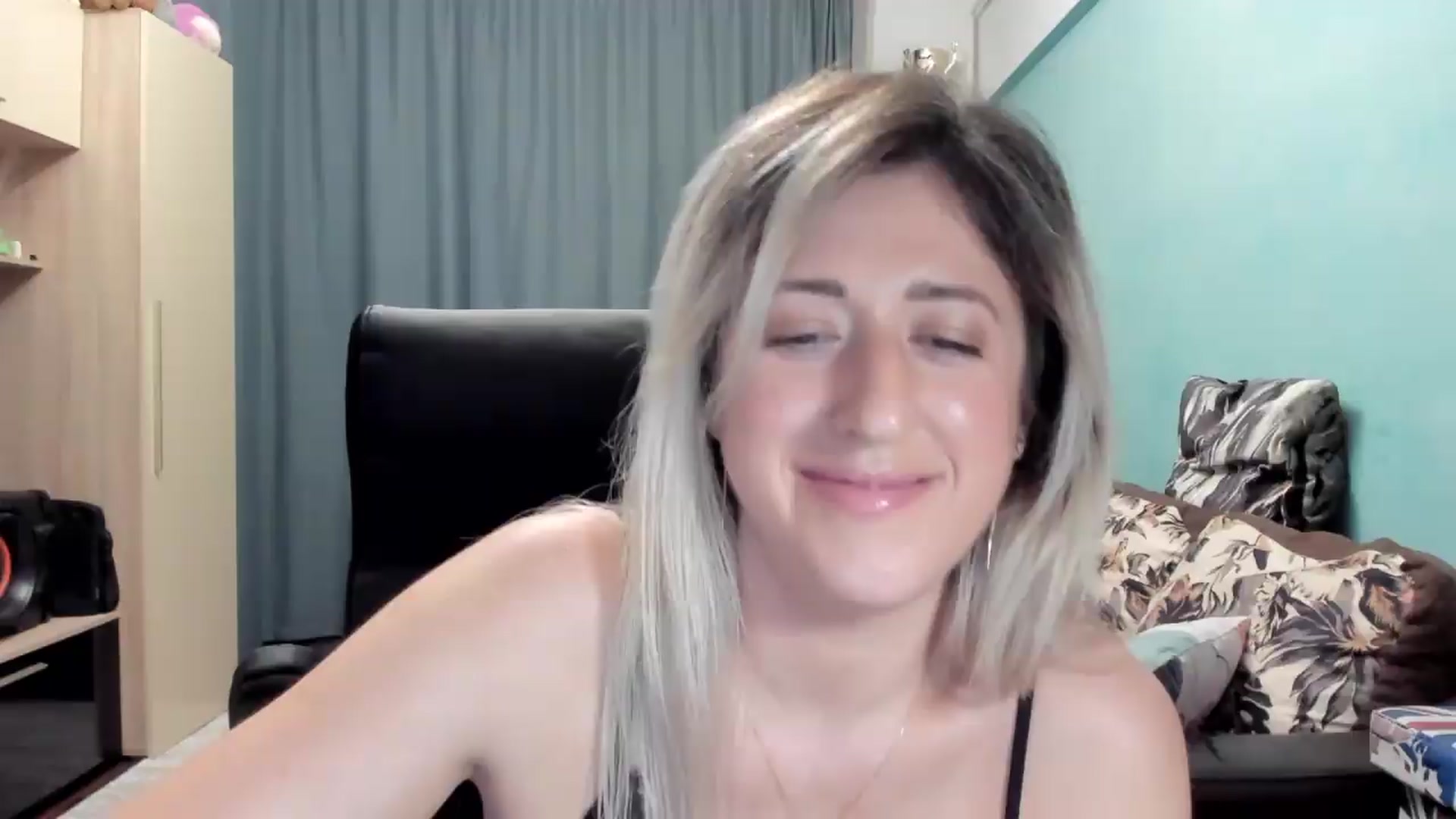 Gallery image thumbnail from SweetDelia_'s myfreecams stream on, 05/14/2026, 24:17 image 14 of 20