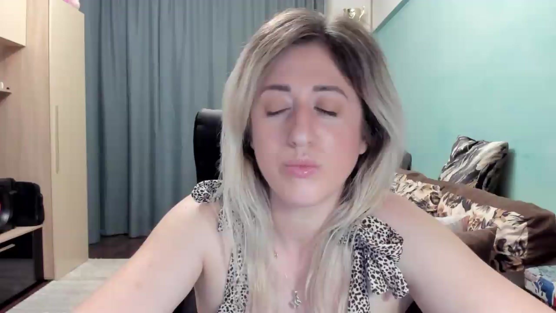 Gallery image thumbnail from SweetDelia_'s myfreecams stream on, 05/18/2026, 23:29 image 1 of 20