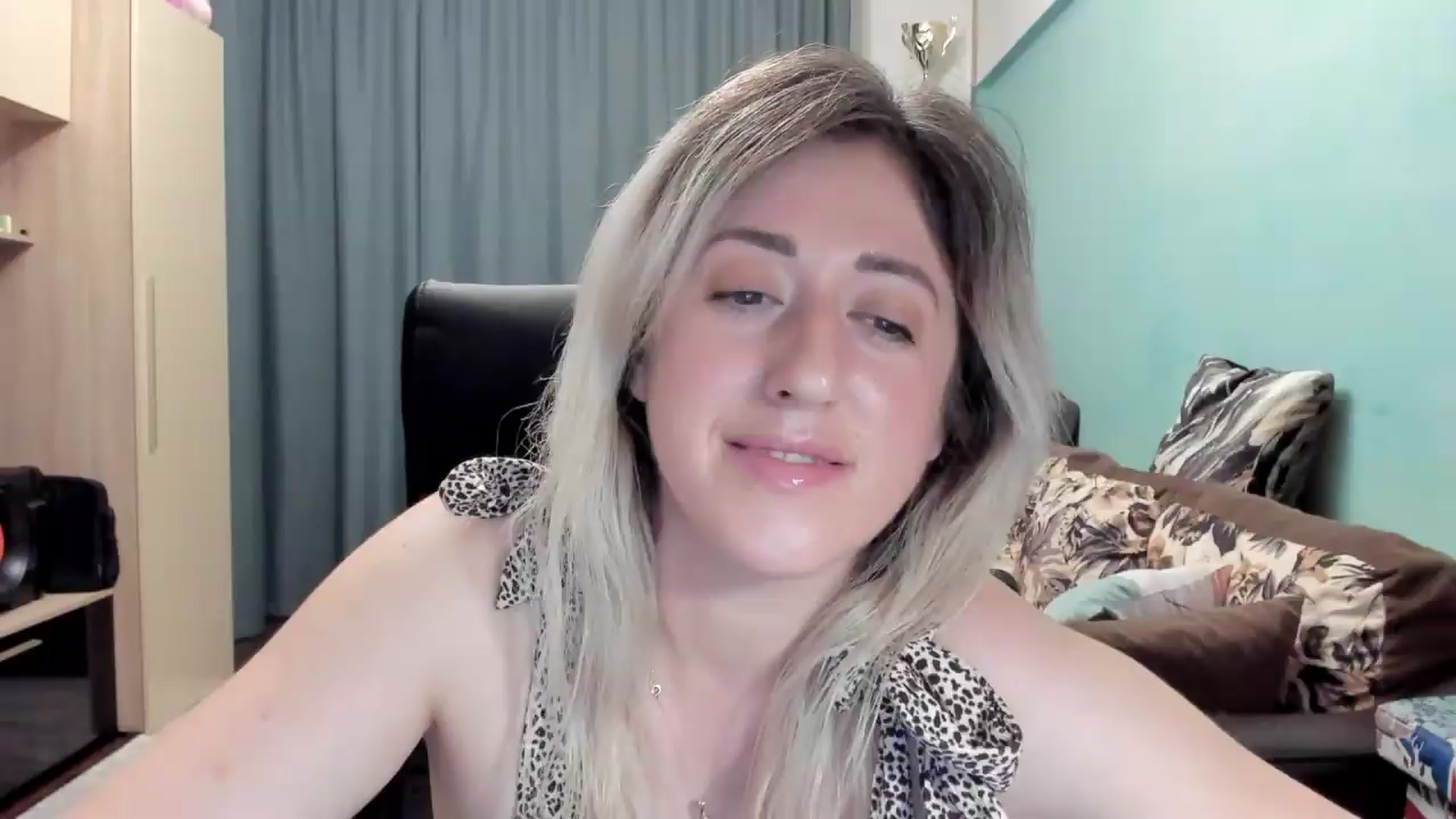 Gallery image thumbnail from SweetDelia_'s myfreecams stream on, 05/18/2026, 23:29 image 10 of 20