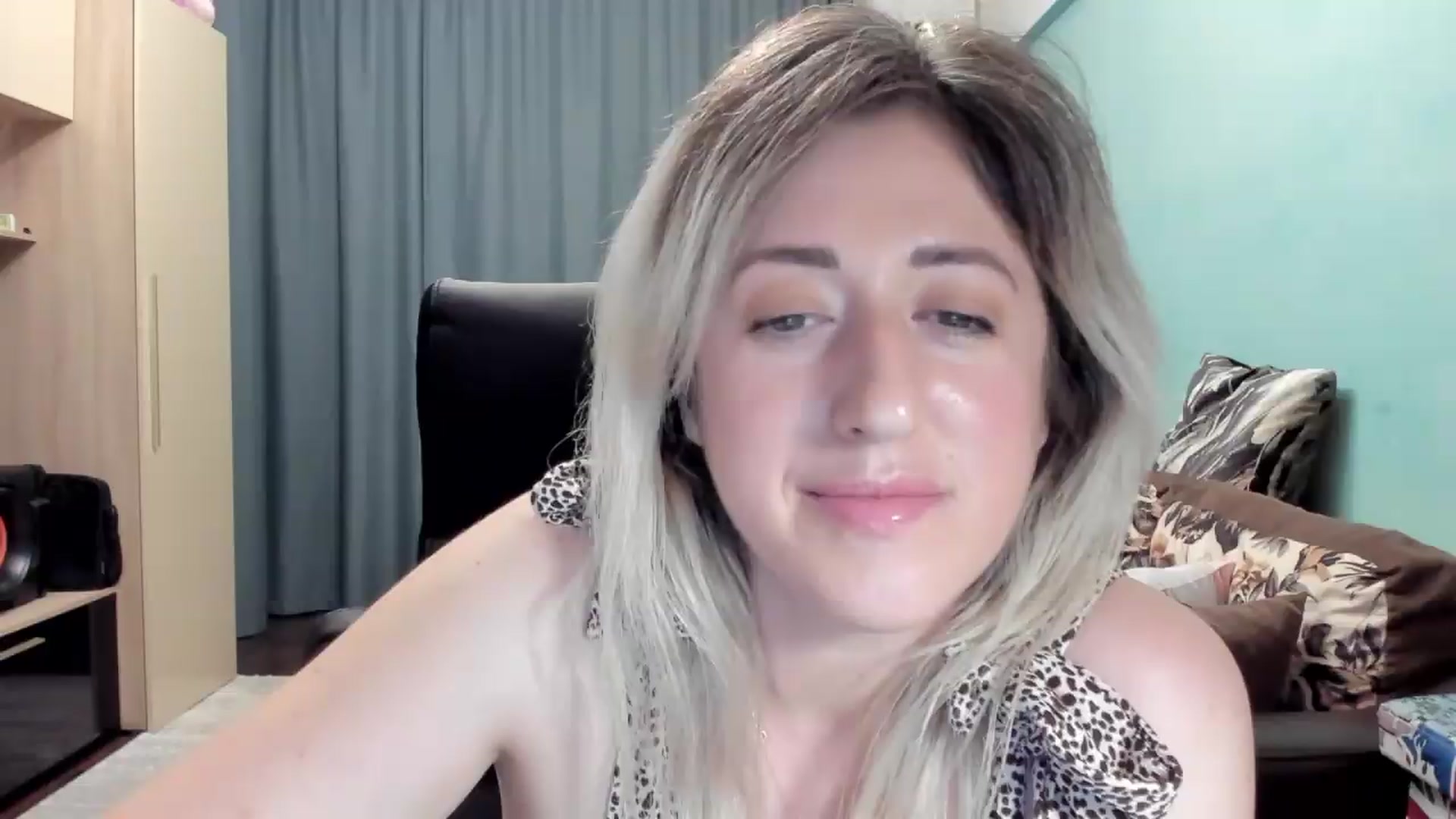 Gallery image thumbnail from SweetDelia_'s myfreecams stream on, 05/18/2026, 23:29 image 15 of 20