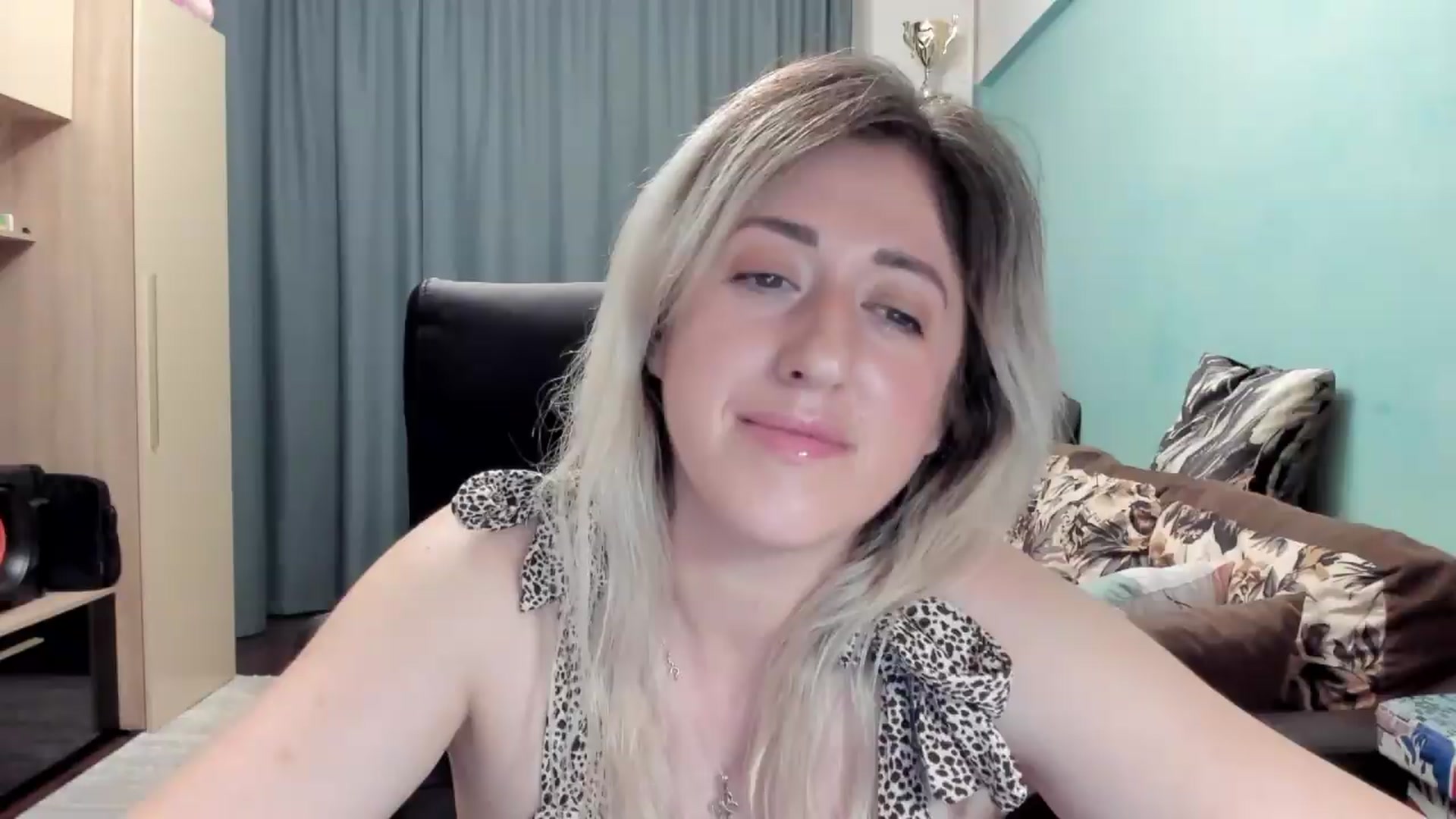 Gallery image thumbnail from SweetDelia_'s myfreecams stream on, 05/18/2026, 23:29 image 11 of 20