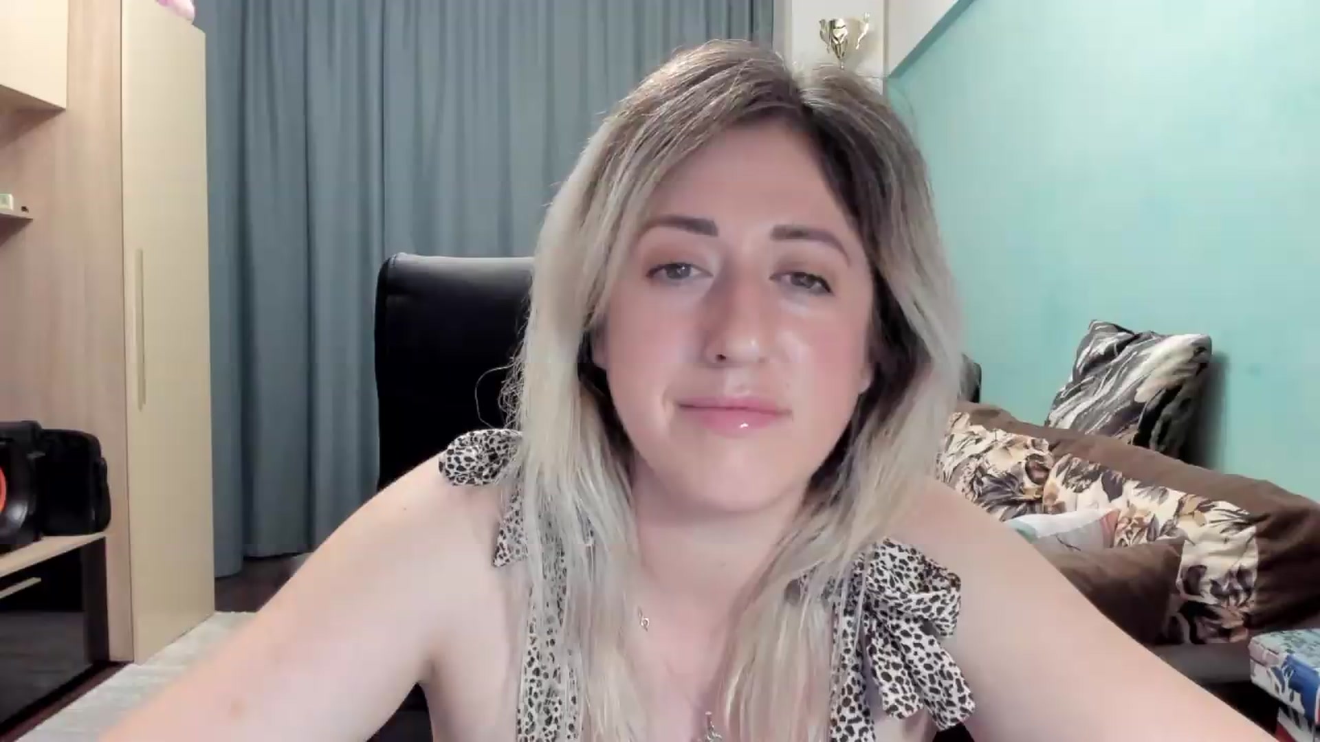 Gallery image thumbnail from SweetDelia_'s myfreecams stream on, 05/18/2026, 23:29 image 18 of 20