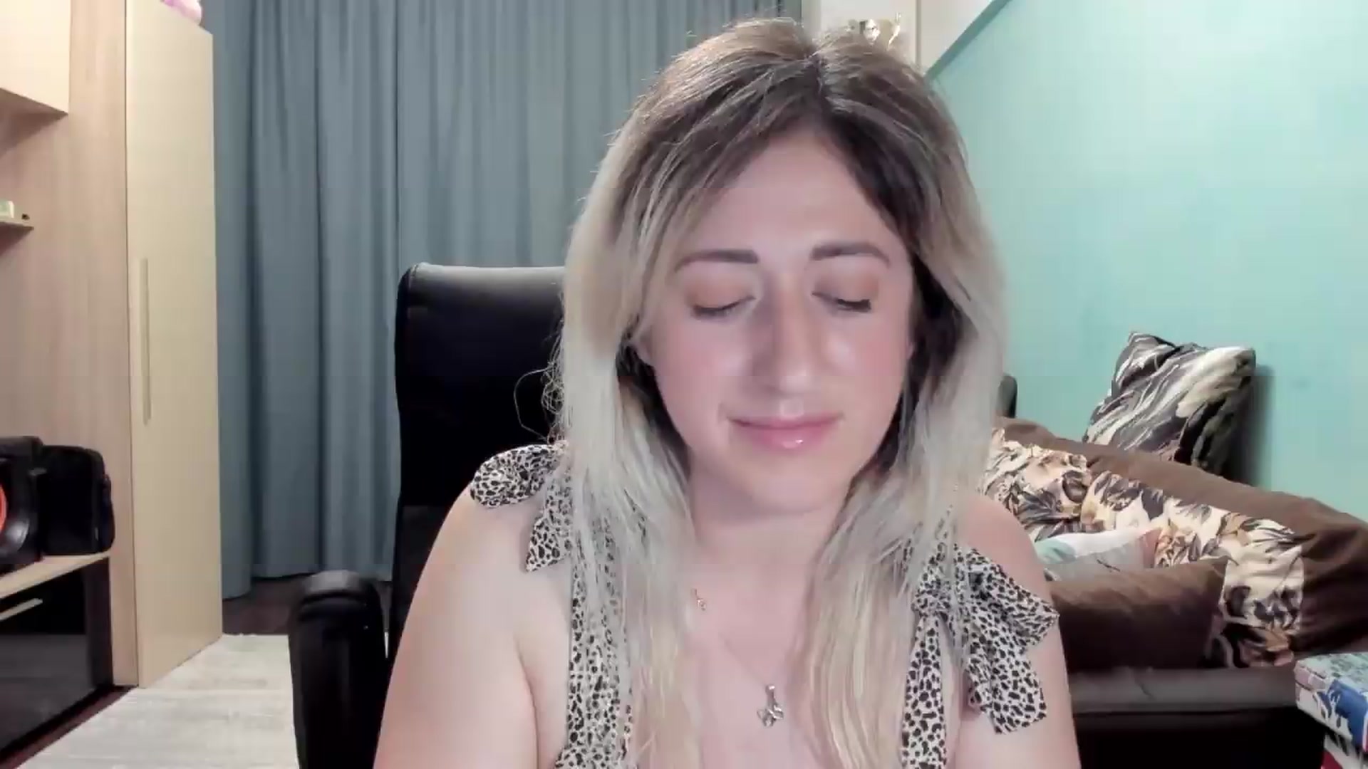 Gallery image thumbnail from SweetDelia_'s myfreecams stream on, 05/18/2026, 23:29 image 17 of 20