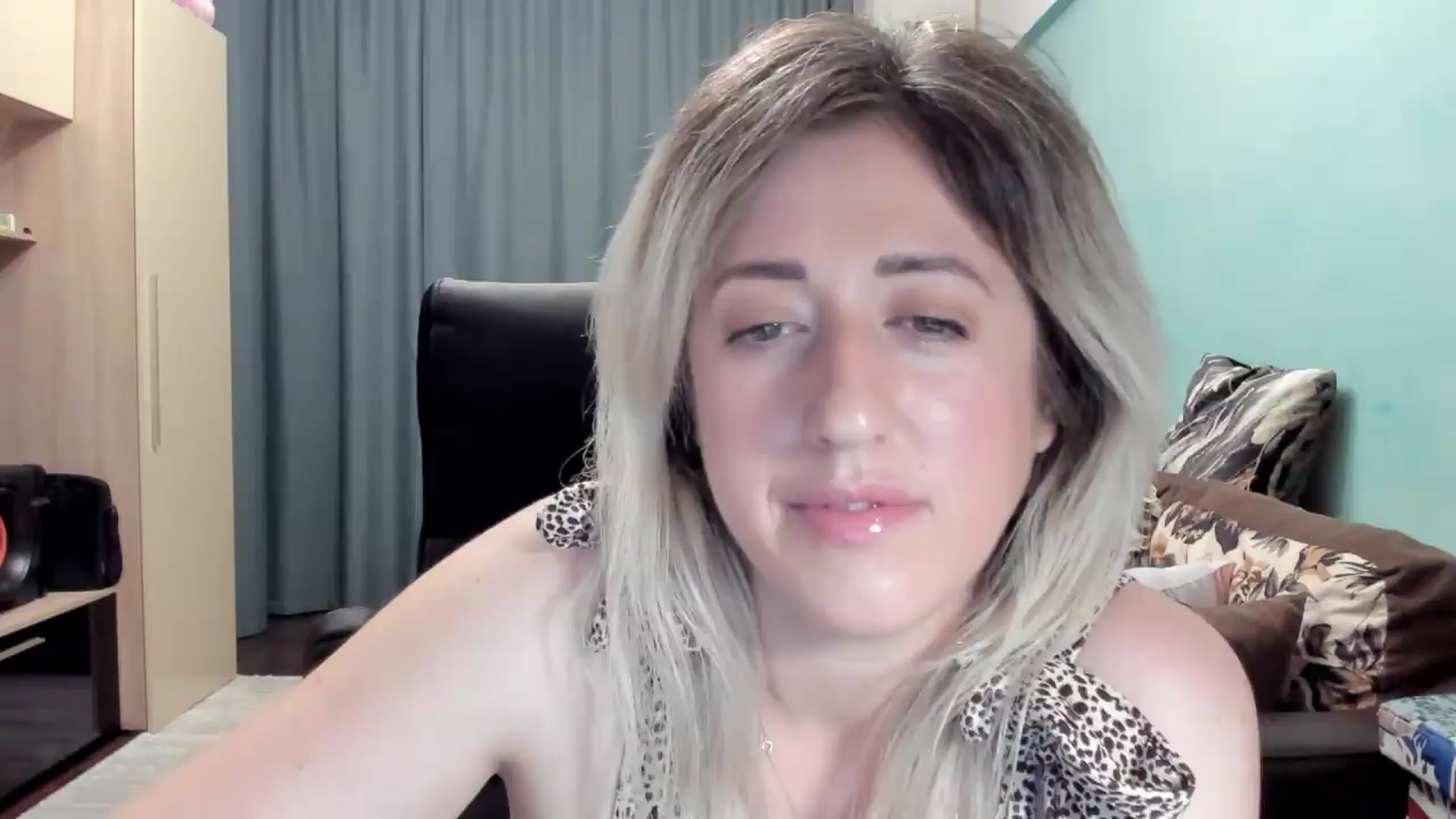 Gallery image thumbnail from SweetDelia_'s myfreecams stream on, 05/18/2026, 23:29 image 16 of 20