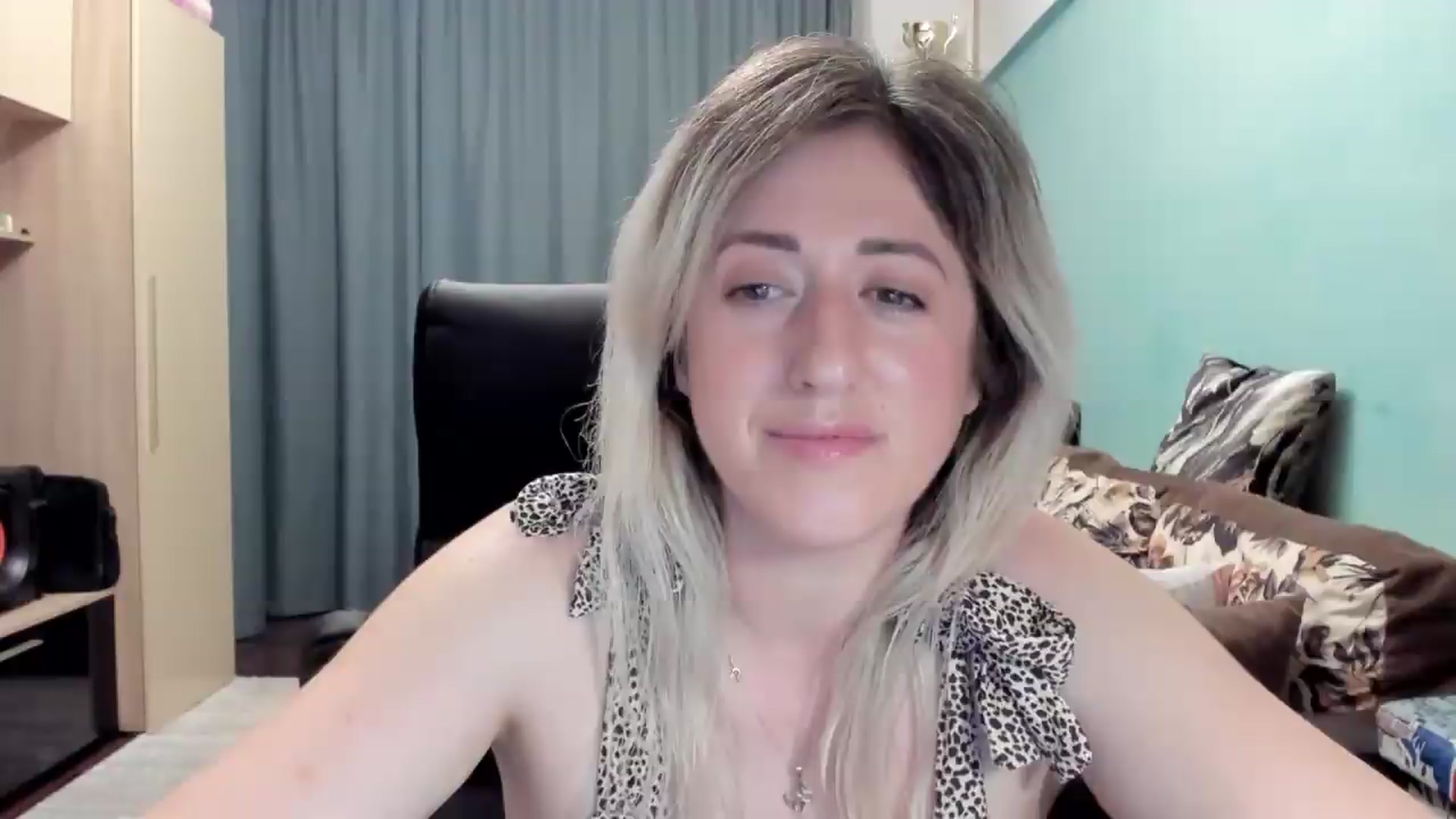 Gallery image thumbnail from SweetDelia_'s myfreecams stream on, 05/18/2026, 23:29 image 14 of 20