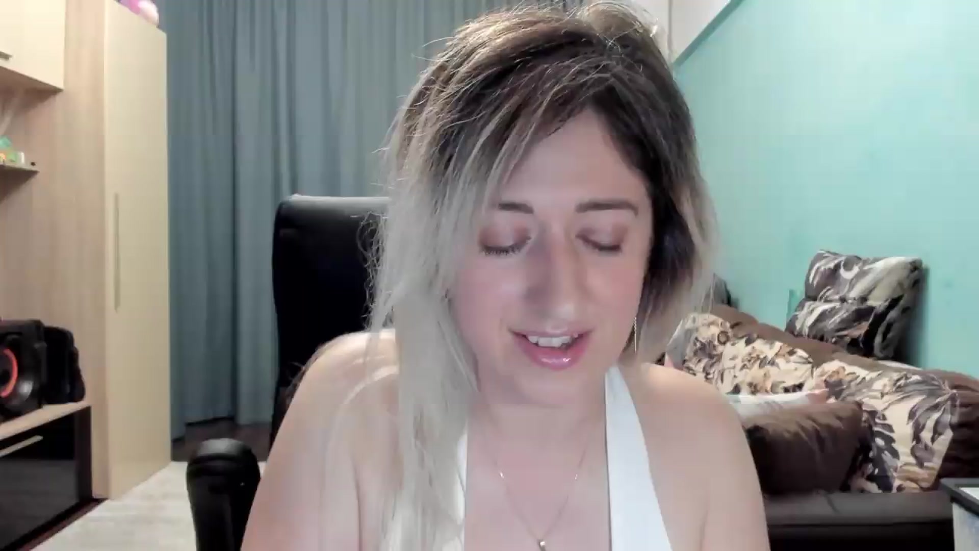 Gallery image thumbnail from SweetDelia_'s myfreecams stream on, 05/27/2026, 24:15 image 19 of 20